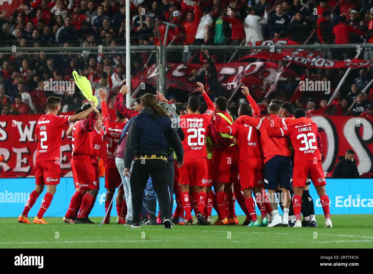 Buenos Aires, Argentine. 15 septembre 2023. Les joueurs de l'Independiente célèbrent la victoire après le match pour la 4e manche de la coupe Argentine Liga Profesional de Fútbol Binance au stade Ricardo Bochini ( crédit : Néstor J. Beremblum/Alamy Live News Banque D'Images