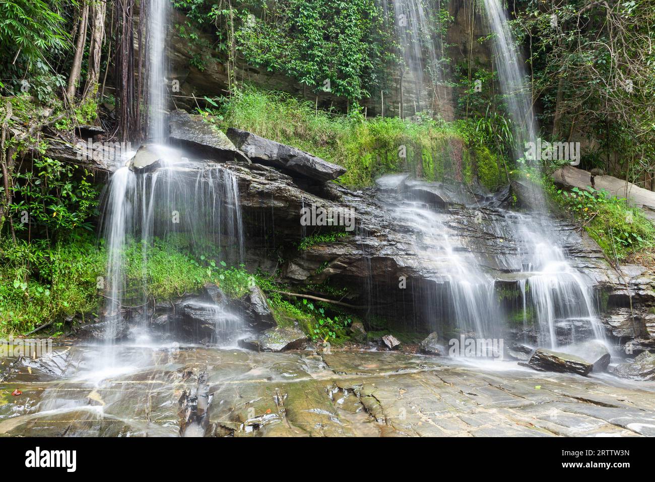 Cascade de Mae sa Pok. Belle cascade dans la province de Chiang mai, Thaïlande du Nord. Banque D'Images