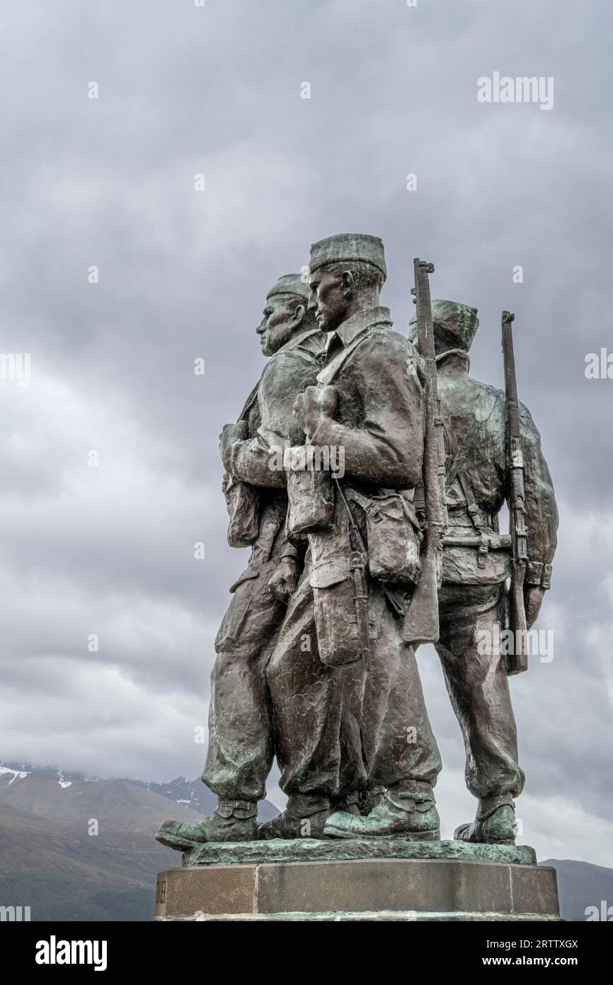 Statue commémorative Scotland Commando surplombant la zone d'entraînement utilisée pendant la Seconde Guerre mondiale Banque D'Images