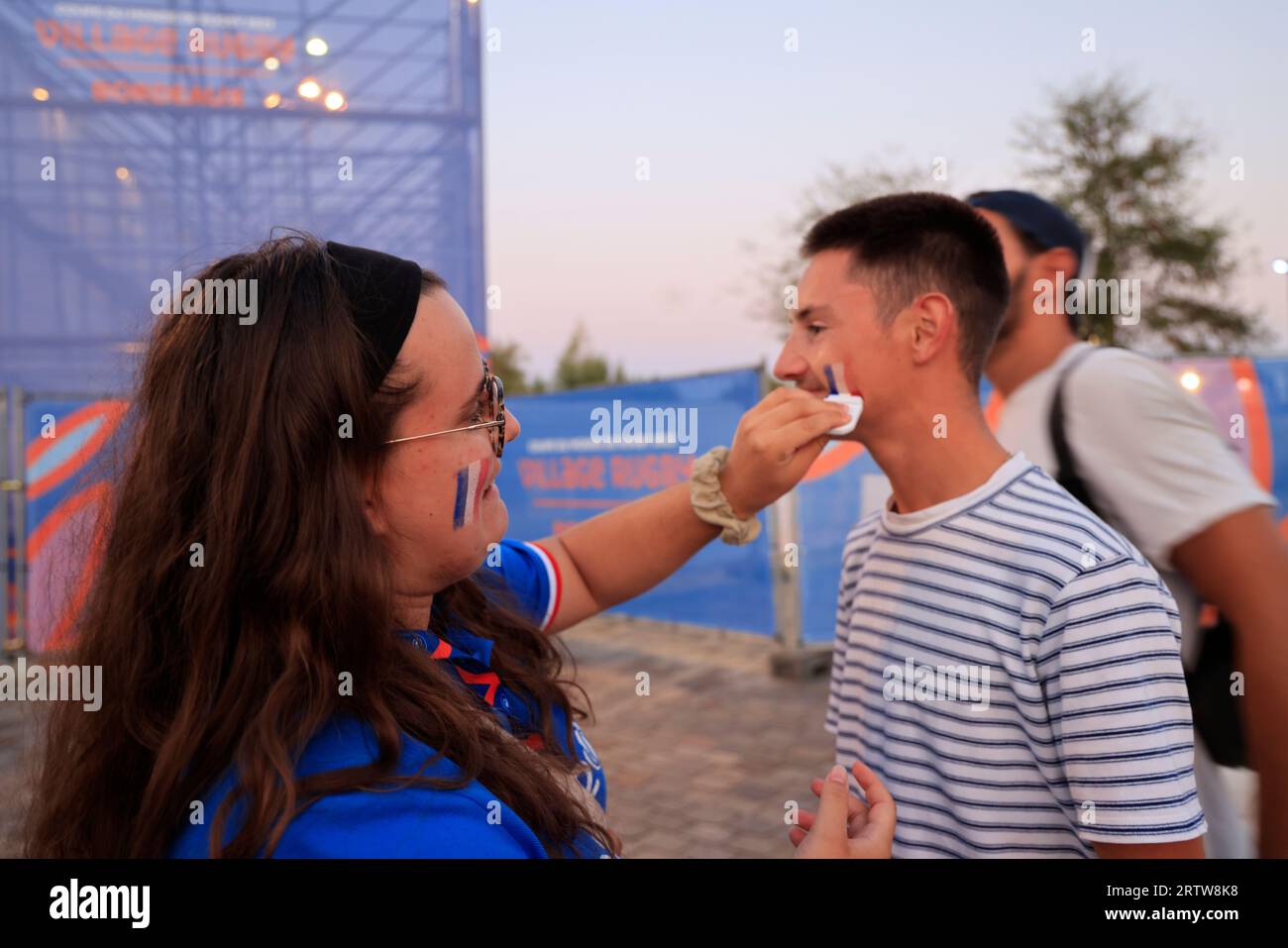 Bordeaux, France. 14 septembre 2023. Public et supporters du match France-Uruguay de la coupe du monde de Rugby 2023 dans la zone des supporters et dans les bars de Bordeaux. Bordeaux, Gironde, France, Europe. Photo Hugo Martin/Alamy Live News. Banque D'Images