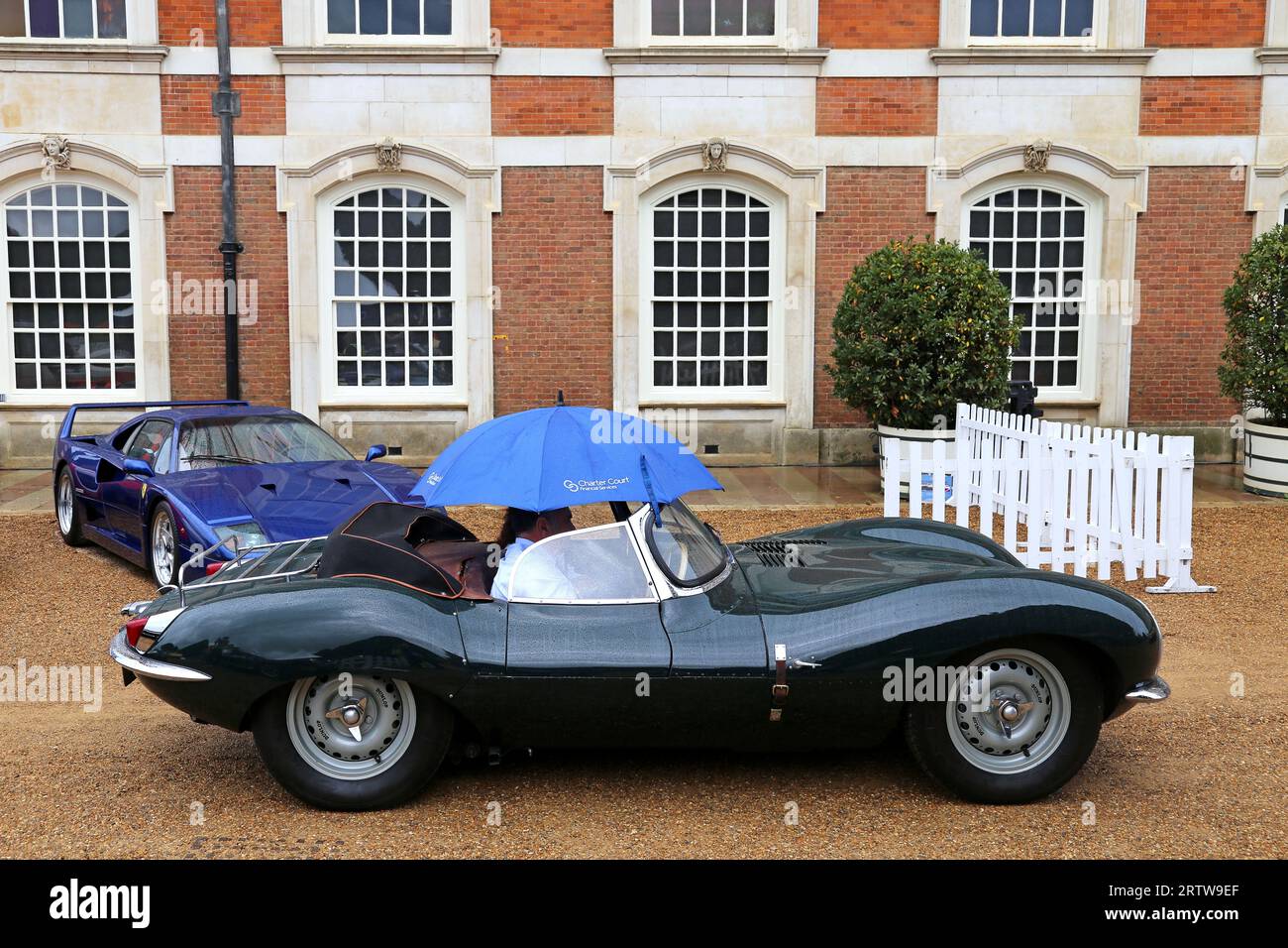 Jaguar XKSS (1956)(vainqueur de la décennie : années 1950), Concours of Elegance 2023, Hampton court Palace, Londres, Royaume-Uni, Europe Banque D'Images