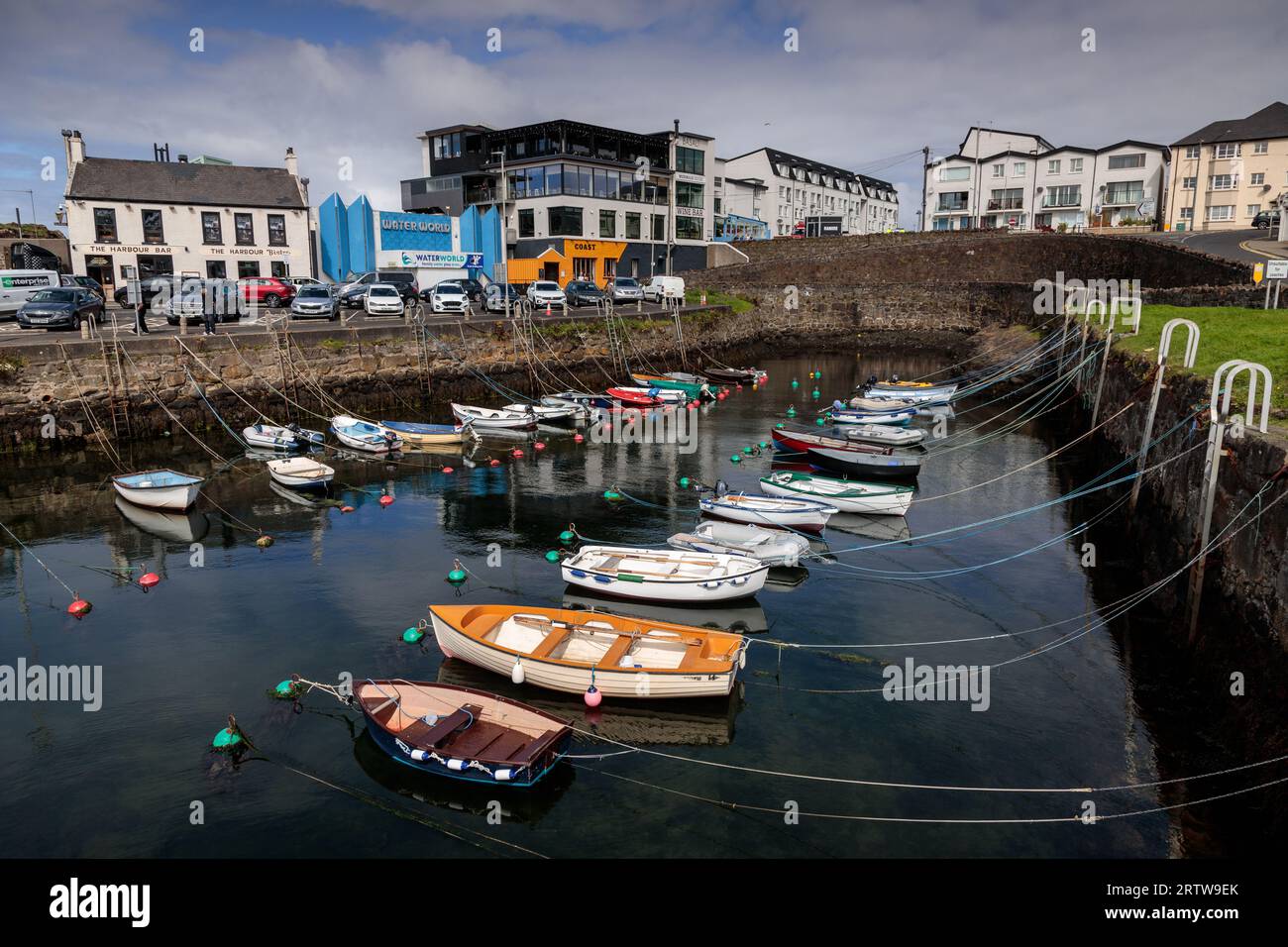 Bateaux amarrés dans le port de Portrush, comté d'Antrim, Irlande du Nord Banque D'Images
