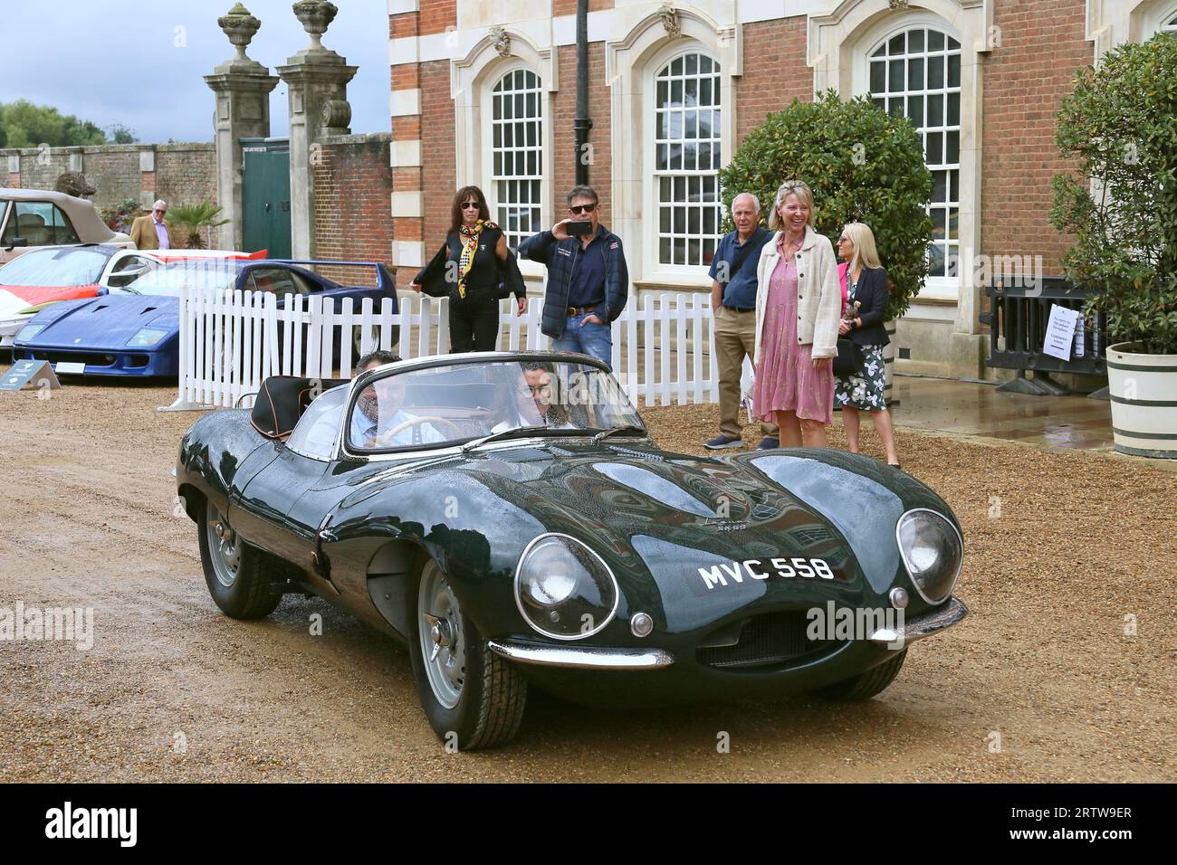 Jaguar XKSS (1956)(vainqueur de la décennie : années 1950), Concours of Elegance 2023, Hampton court Palace, Londres, Royaume-Uni, Europe Banque D'Images