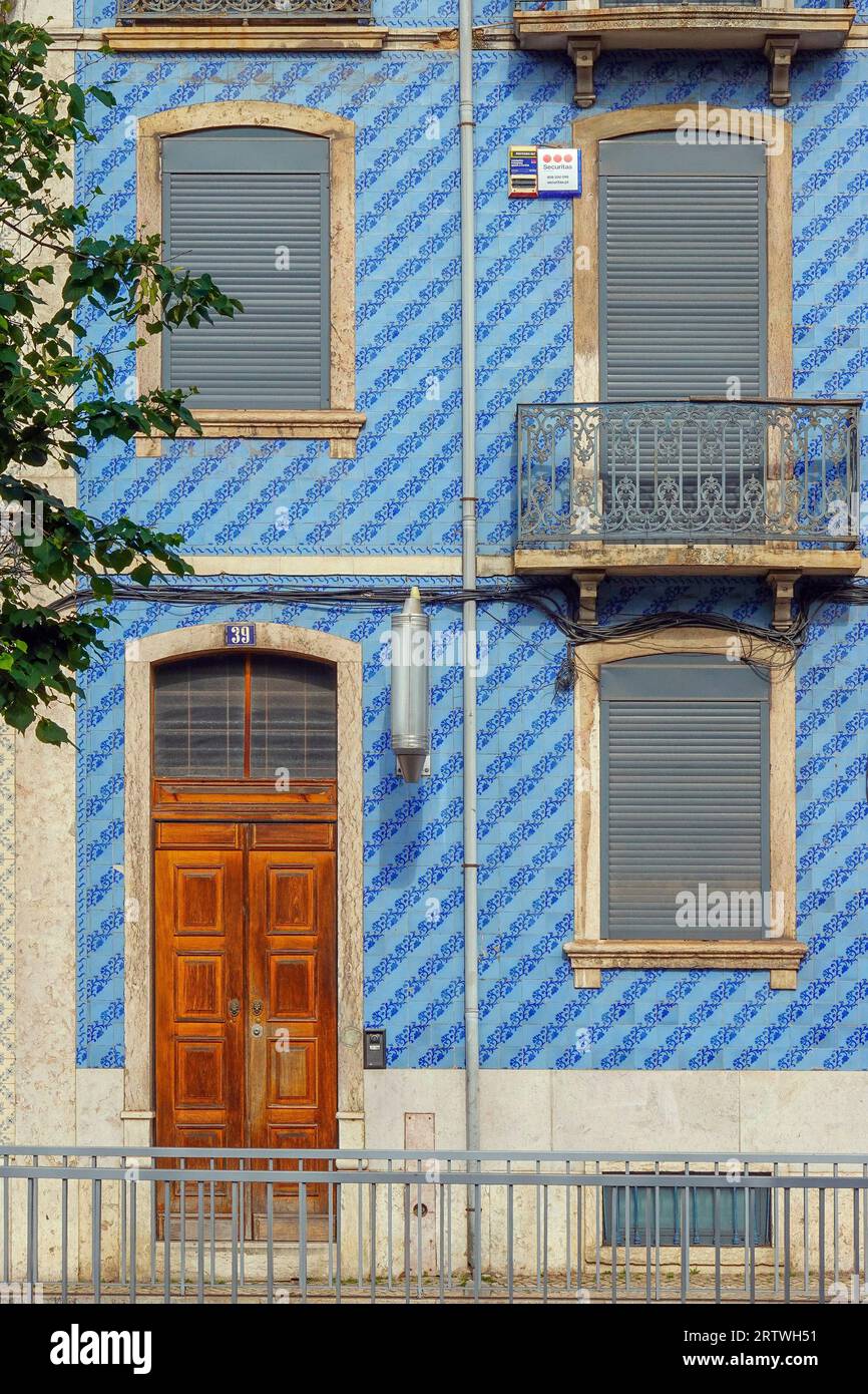 Portugal, Lisbonne : façade en tuiles colorées à Lisbonne. Photo © Fabio Mazzarella/Sintesi/Alamy stock photo Banque D'Images
