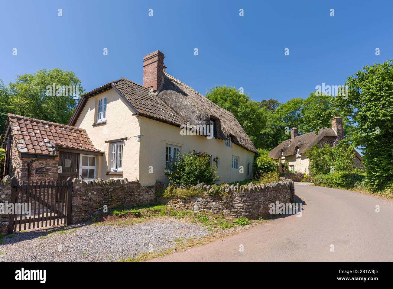 Cottages de chaume à West Luccombe dans le parc national d'Exmoor, Somerset, Angleterre. Banque D'Images