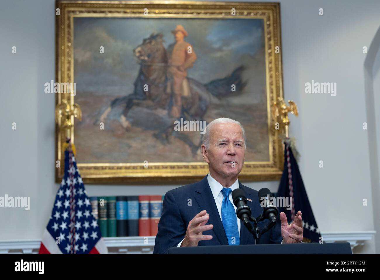 Washington, États-Unis d ' Amérique. 15 septembre 2023. Le président américain Joe Biden prononce un discours sur les négociations contractuelles entre les travailleurs Unis de l'automobile et les 3 grandes entreprises automobiles dans la salle Roosevelt de la Maison Blanche à Washington, DC, le vendredi 15 septembre 2023. Crédit : Chris Kleponis/Pool/Sipa USA crédit : SIPA USA/Alamy Live News Banque D'Images