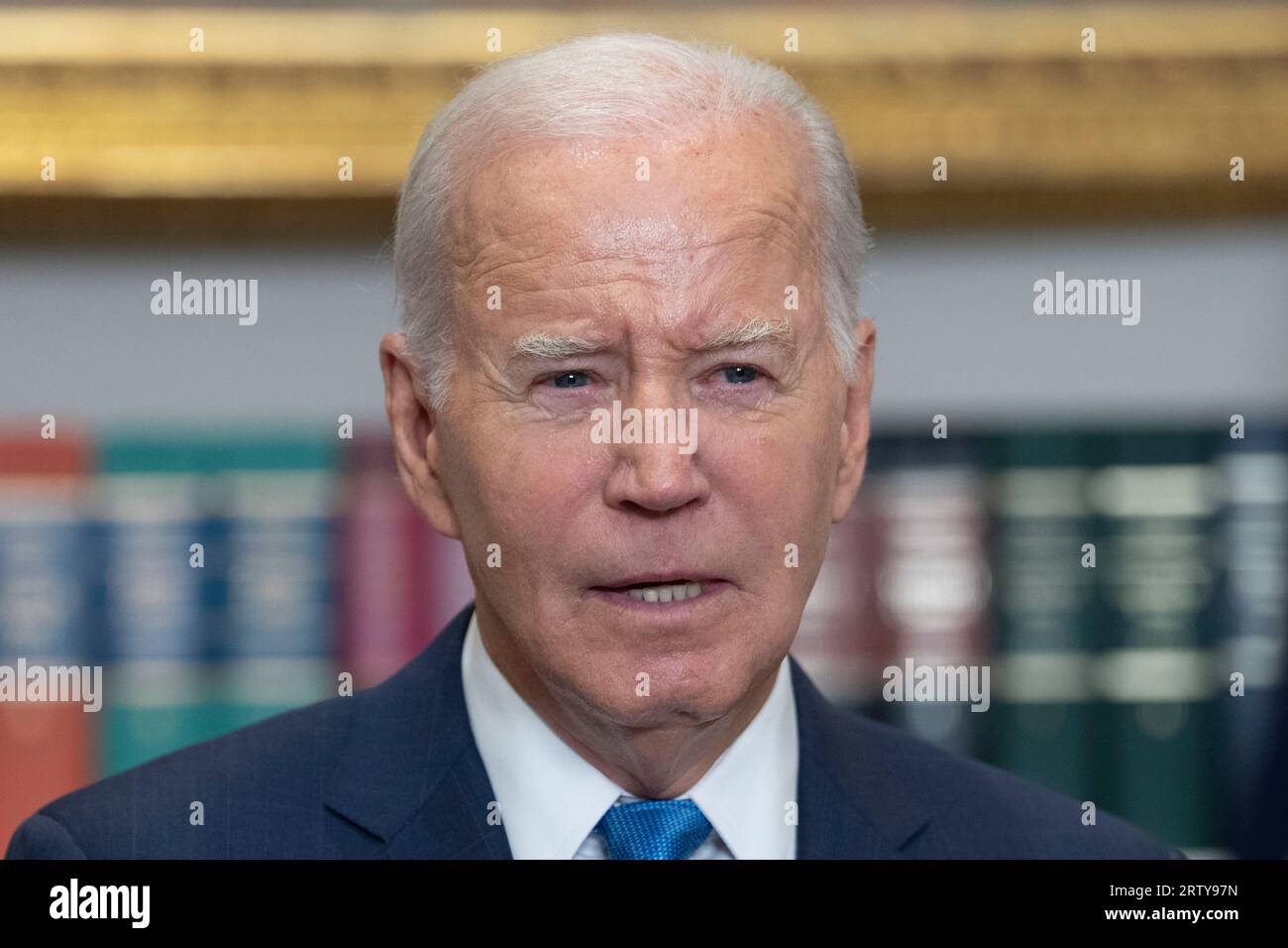 Le président des États-Unis Joe Biden prononce des remarques sur les négociations contractuelles entre les travailleurs Unis de l'automobile et les 3 grandes entreprises automobiles dans la salle Roosevelt de la Maison Blanche à Washington, DC le vendredi 15 septembre 2023.crédit : Chris Kleponis/Pool via CNP/MediaPunch Banque D'Images