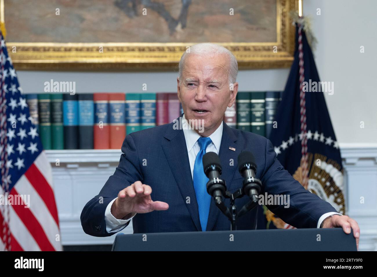 Le président des États-Unis Joe Biden prononce des remarques sur les négociations contractuelles entre les travailleurs Unis de l'automobile et les 3 grandes entreprises automobiles dans la salle Roosevelt de la Maison Blanche à Washington, DC le vendredi 15 septembre 2023.crédit : Chris Kleponis/Pool via CNP/MediaPunch Banque D'Images