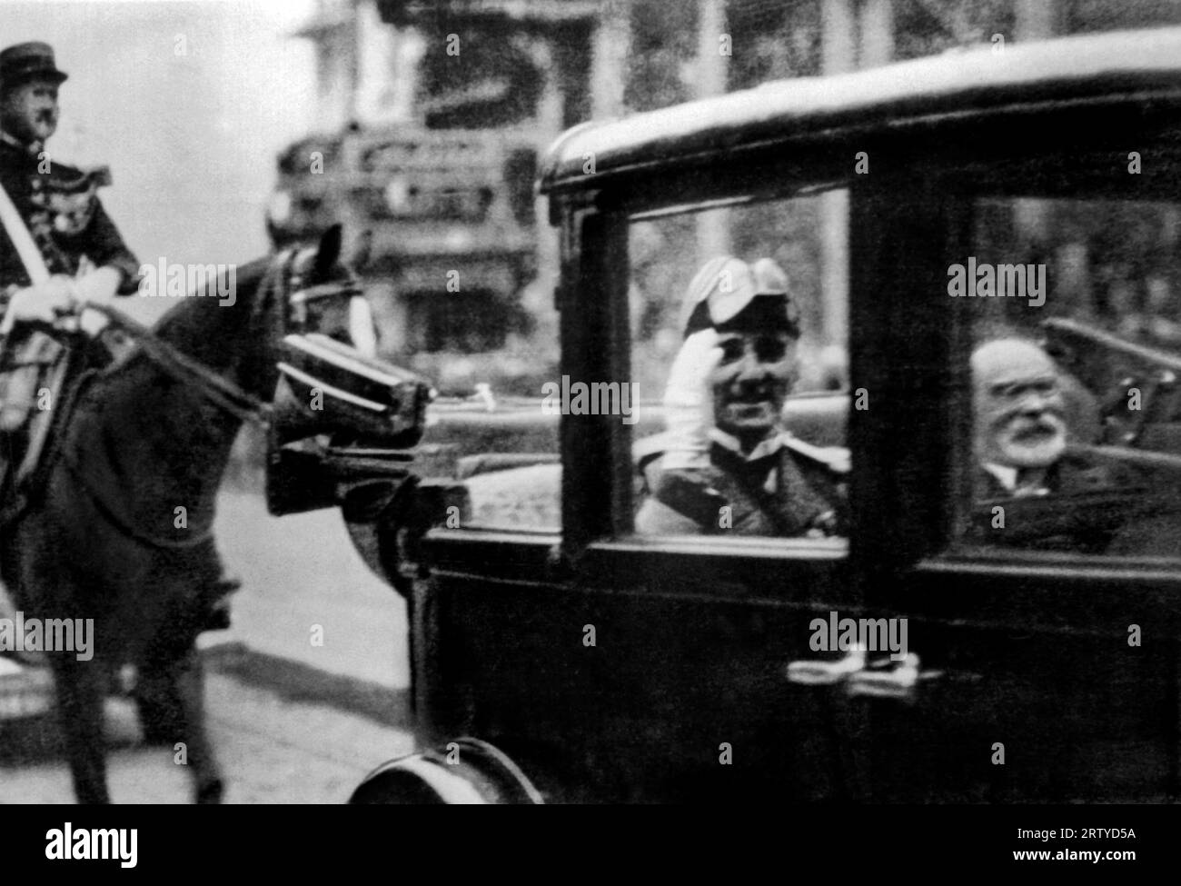 Marseille, France le 9 octobre 1934 le roi Alexandre de Yougoslavie et le ministre des Affaires étrangères Barthou de France quelques minutes avant leur assassinat à Marseille. Le roi Alexandre était là pour une mission de paix. Banque D'Images