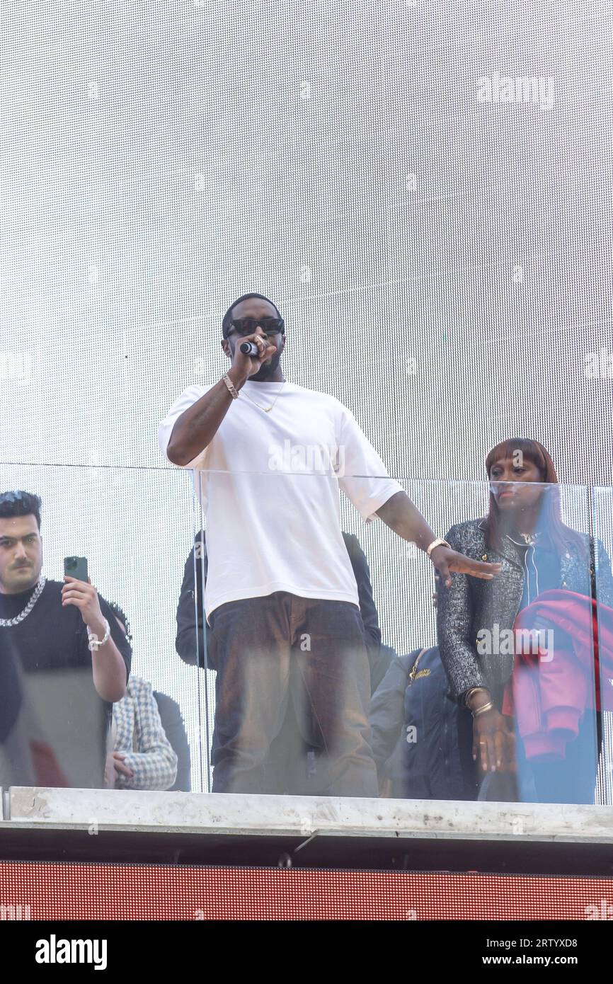 Le maire Adams présente Sean 'Diddy' Combs avec les clés de la ville, New York, États-Unis. 15 septembre 2023. Crédit : Brazil photo Press/Alamy Live News Banque D'Images