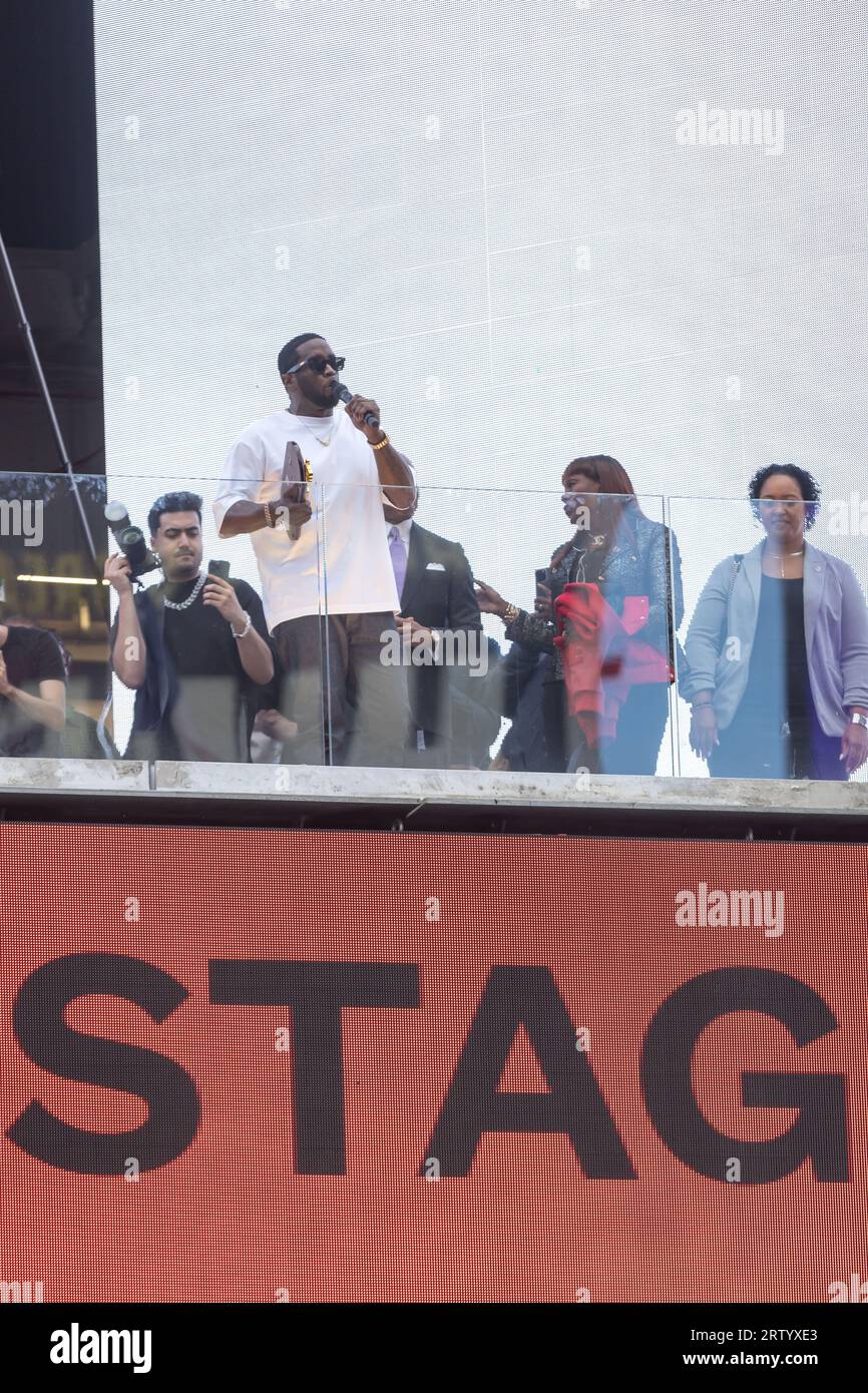 Le maire Adams présente Sean 'Diddy' Combs avec les clés de la ville, New York, États-Unis. 15 septembre 2023. Crédit : Brazil photo Press/Alamy Live News Banque D'Images