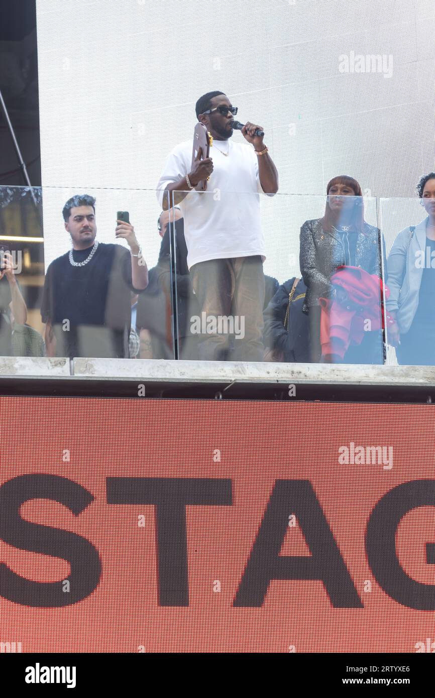 Le maire Adams présente Sean 'Diddy' Combs avec les clés de la ville, New York, États-Unis. 15 septembre 2023. Crédit : Brazil photo Press/Alamy Live News Banque D'Images