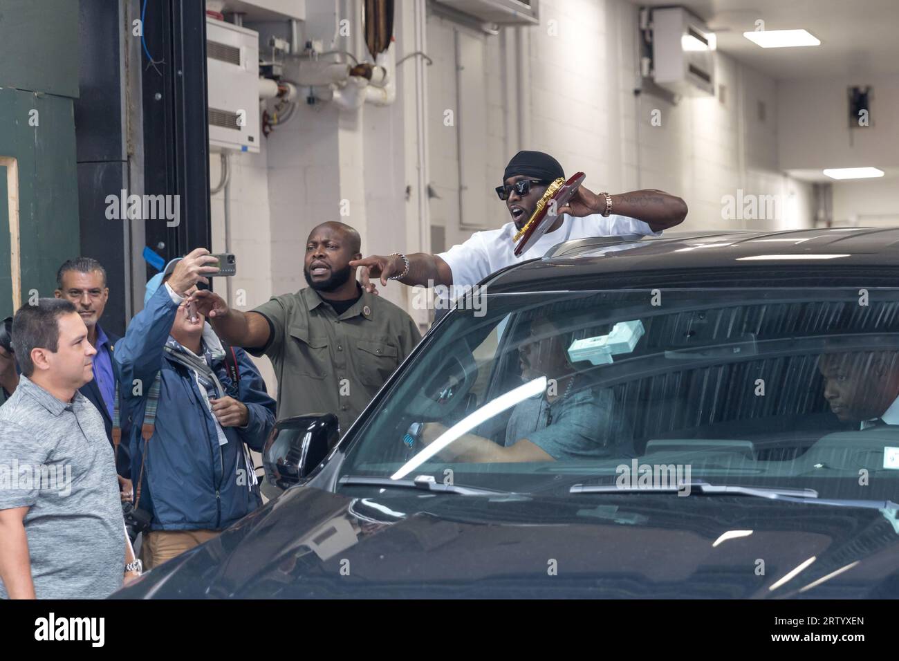 Le maire Adams présente Sean 'Diddy' Combs avec les clés de la ville, New York, États-Unis. 15 septembre 2023. Crédit : Brazil photo Press/Alamy Live News Banque D'Images