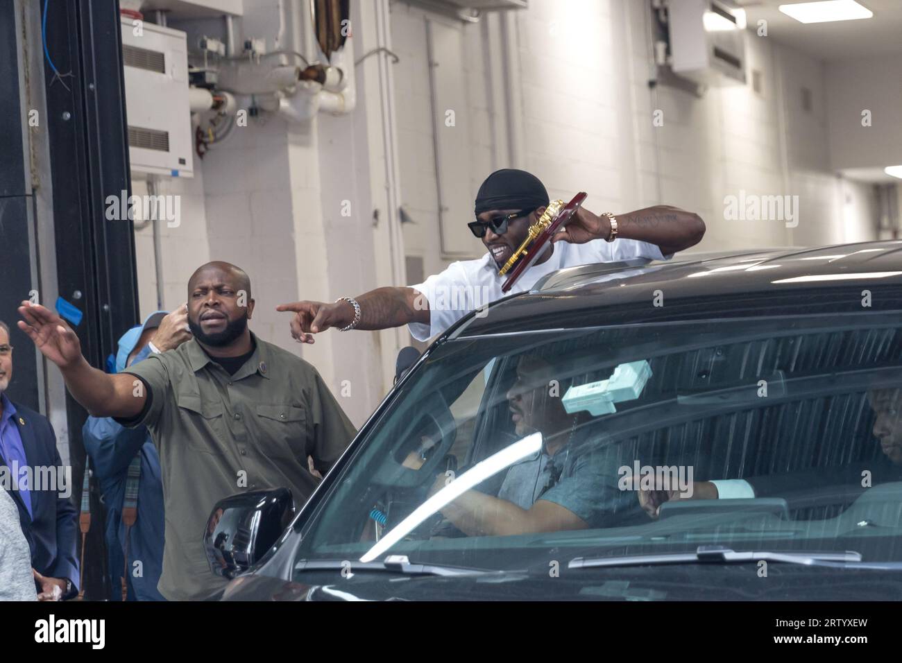 Le maire Adams présente Sean 'Diddy' Combs avec les clés de la ville, New York, États-Unis. 15 septembre 2023. Crédit : Brazil photo Press/Alamy Live News Banque D'Images