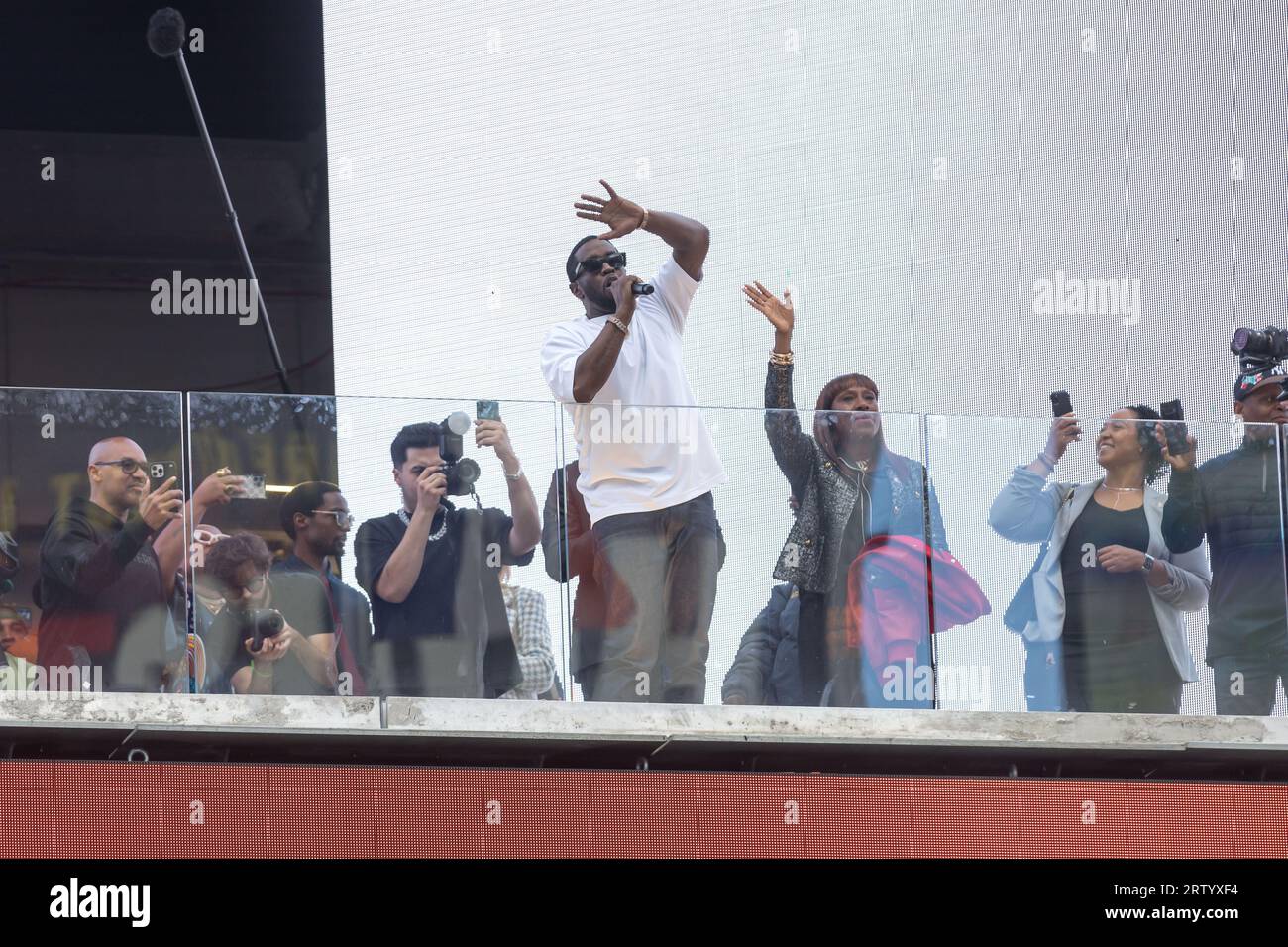 Le maire Adams présente Sean 'Diddy' Combs avec les clés de la ville, New York, États-Unis. 15 septembre 2023. Crédit : Brazil photo Press/Alamy Live News Banque D'Images