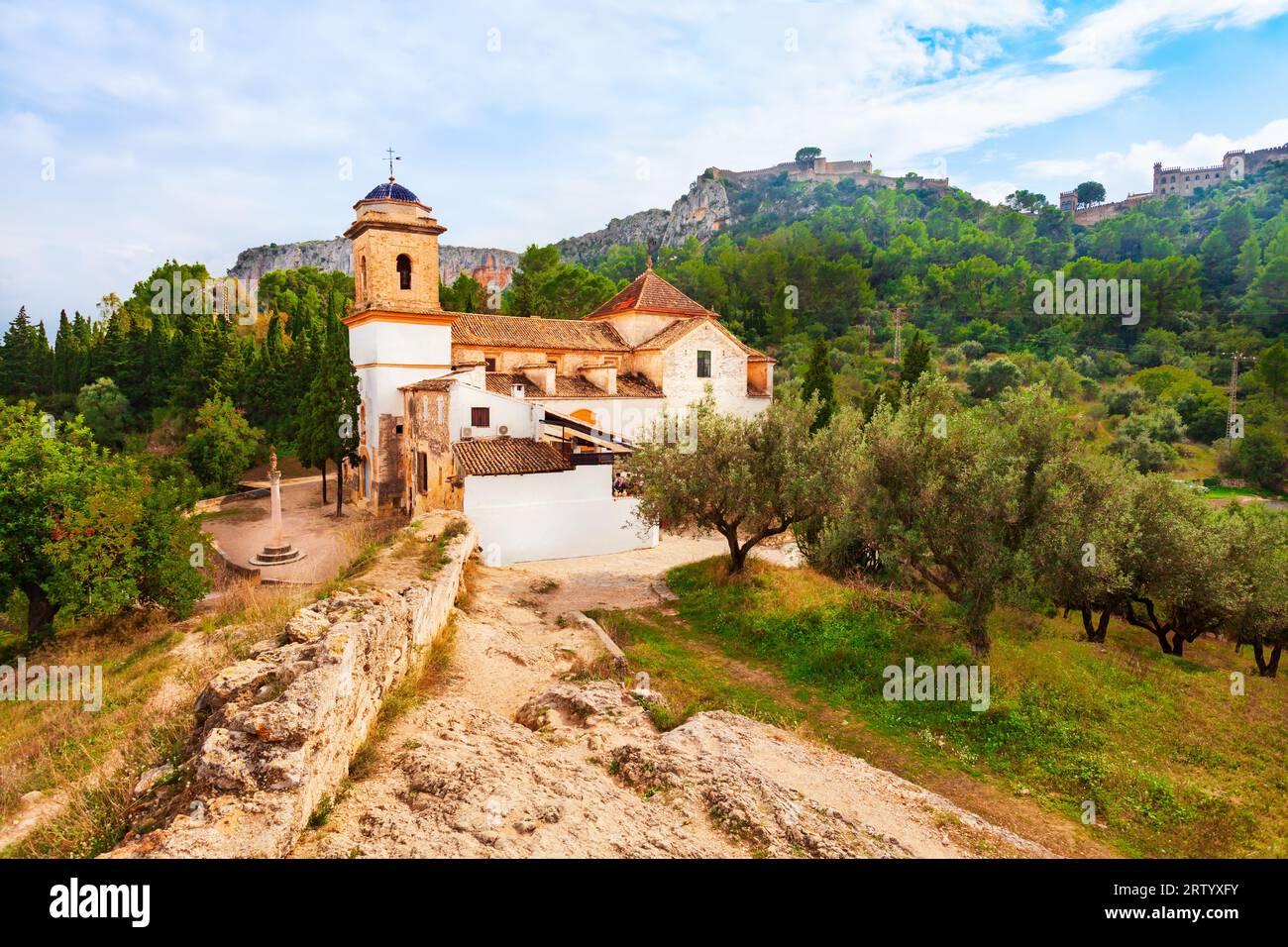 Vue panoramique aérienne de l'église Sant Feliu. Sant Feliu ou St Felix est une église catholique romaine de style roman et gothique dans la ville de Xativa près de Val Banque D'Images