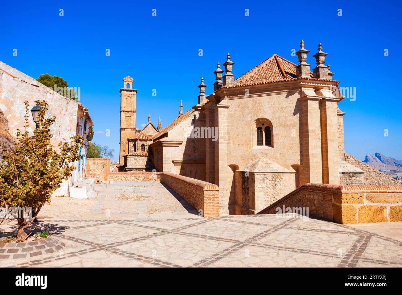 Collégiale royale de Santa Maria la Mayor à Antequera. Antequera est une ville de la province de Malaga, la communauté d'Andalousie en Espagne. Banque D'Images