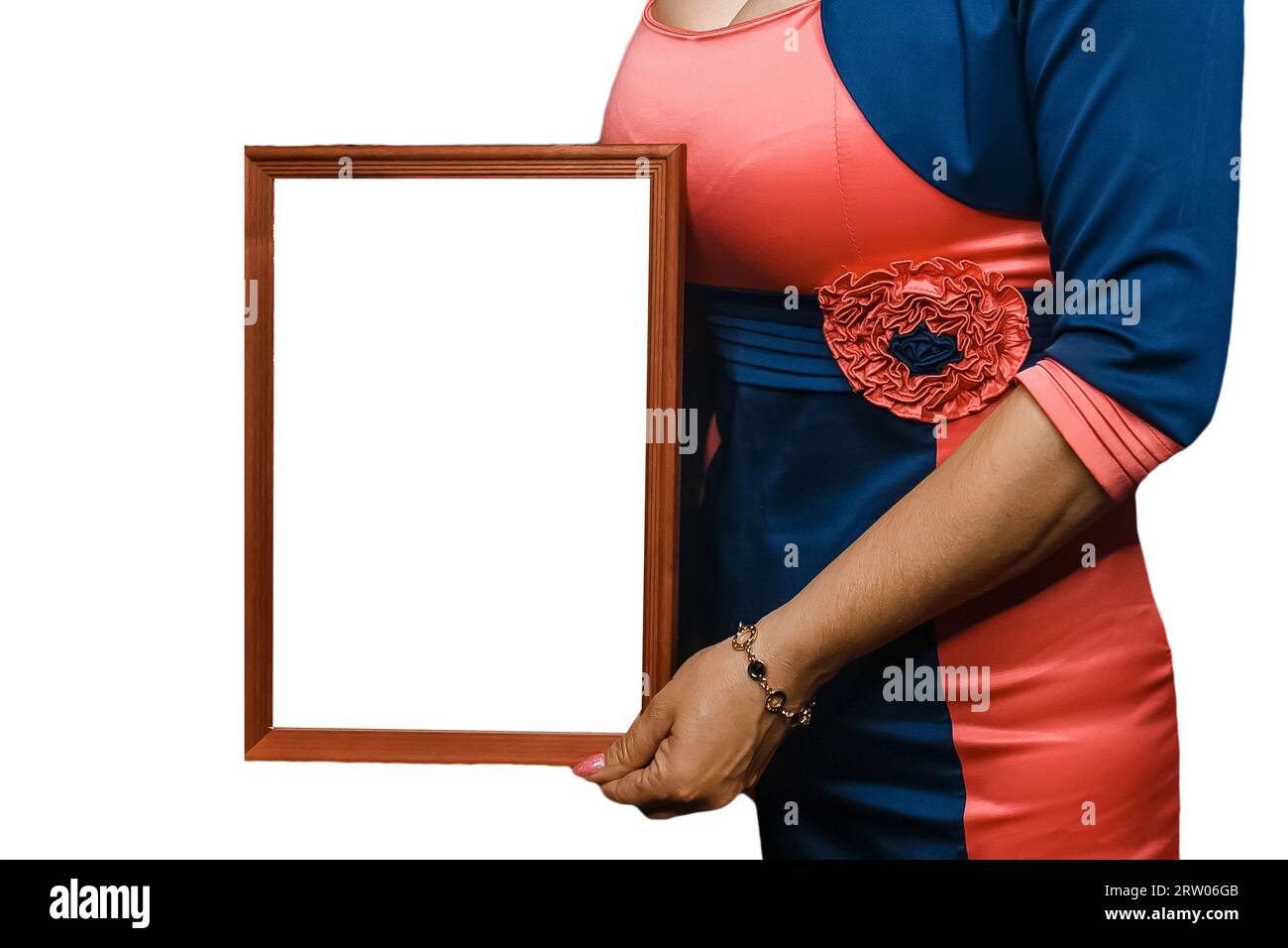 Les femmes adultes dans la main de robe de couleur garde à un cadre blanc vide espace maquette pour le texte et la conception de fond vide isolé. Banque D'Images