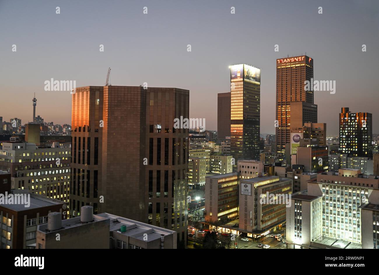 Skyline, heure bleue, quartier central des affaires, Johannesburg, province de Gauteng, Afrique du Sud Banque D'Images