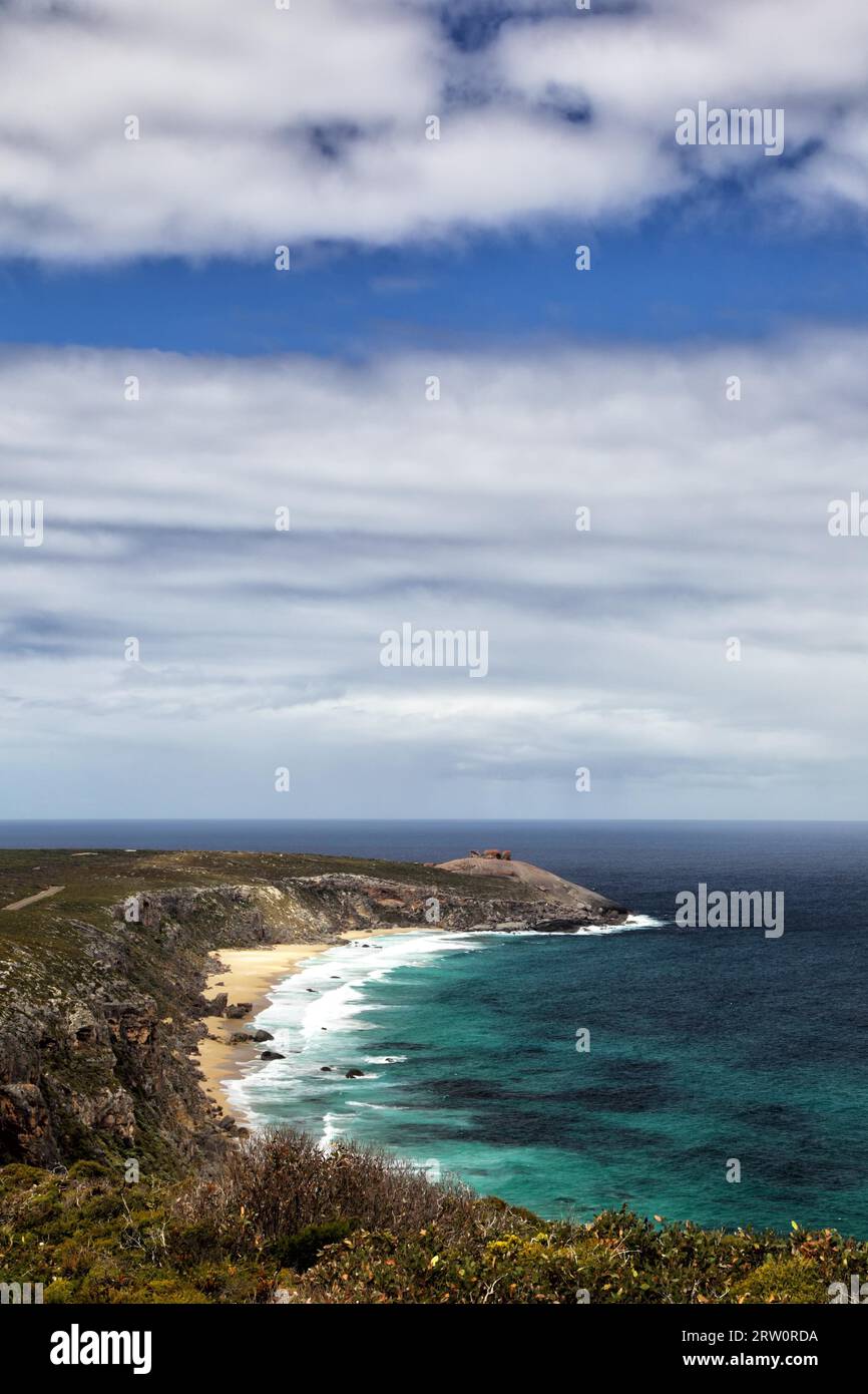 Paysage côtier avec vue sur les Remarkable Rocks dans le parc national de Flinders Chase sur Kangaroo Island, Australie méridionale, Australie Banque D'Images