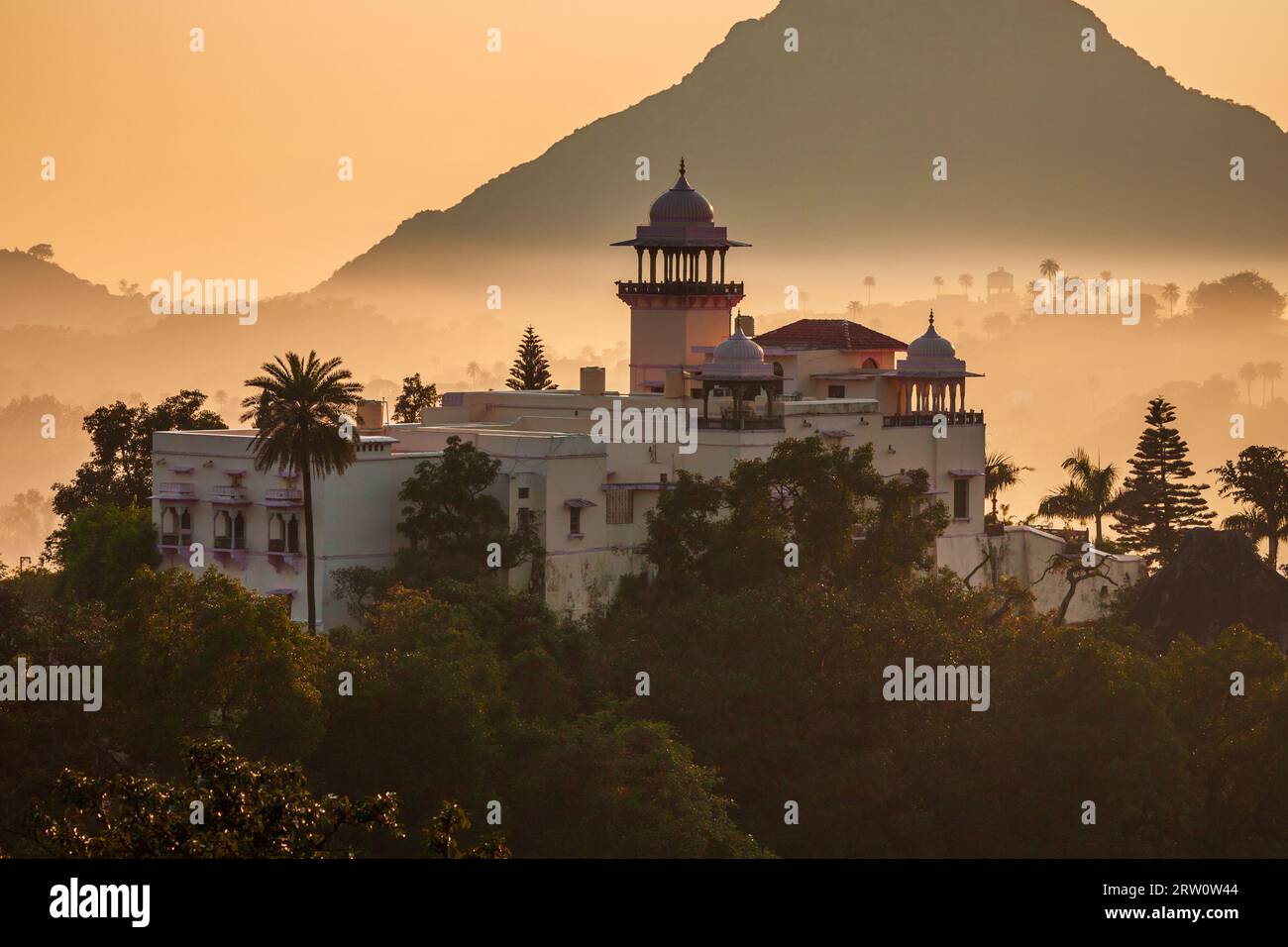 Vue panoramique sur les montagnes du mont Abu et Aravalli. Mount Abu est une station de montagne dans l'état Rajasthan, en Inde. Banque D'Images