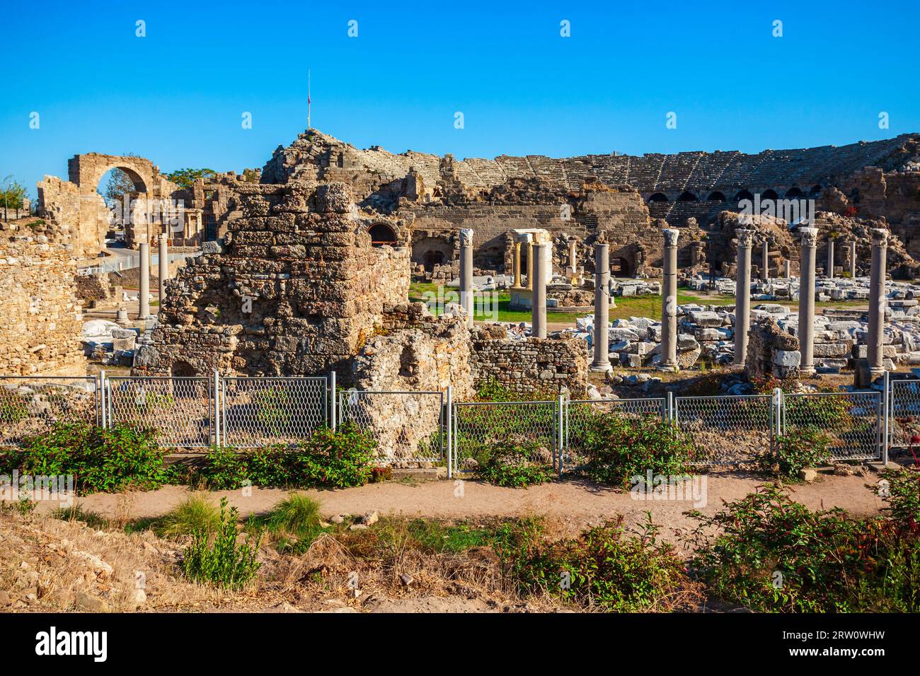 L'ancienne ville De Side dans la région d'Antalya sur la côte méditerranéenne de la Turquie. Banque D'Images