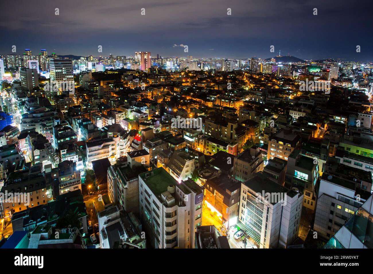 Les gratte-ciel de Séoul depuis Gangnam lors d'une nuit d'automne fraîche à Séoul, République de Corée Banque D'Images