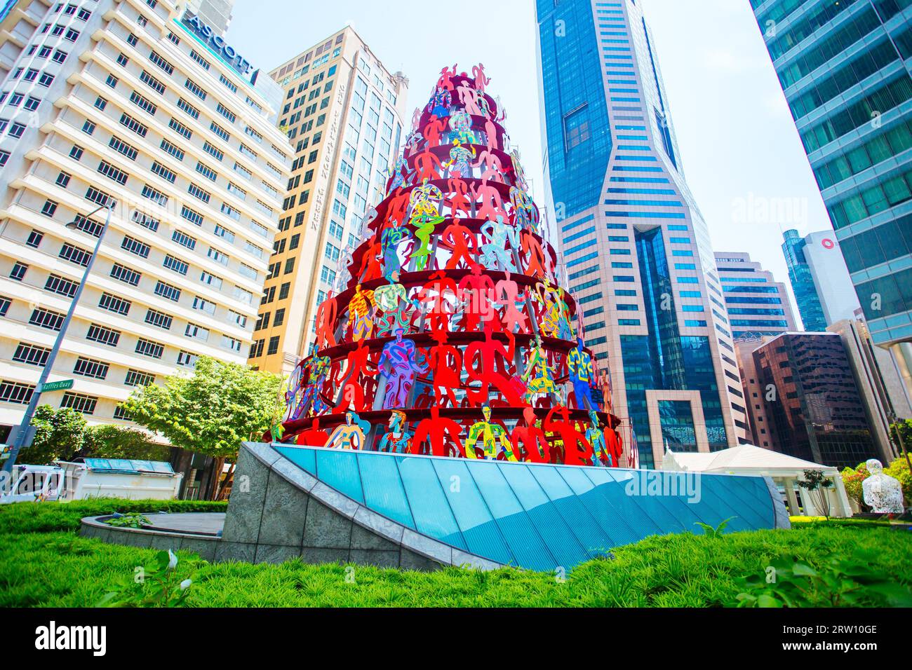 Singapore CBD, Singapour, juin 21 2015 : Singapore Momentum Sculpture située au carrefour triangulaire de Marina Blvd et Raffles Quay Banque D'Images