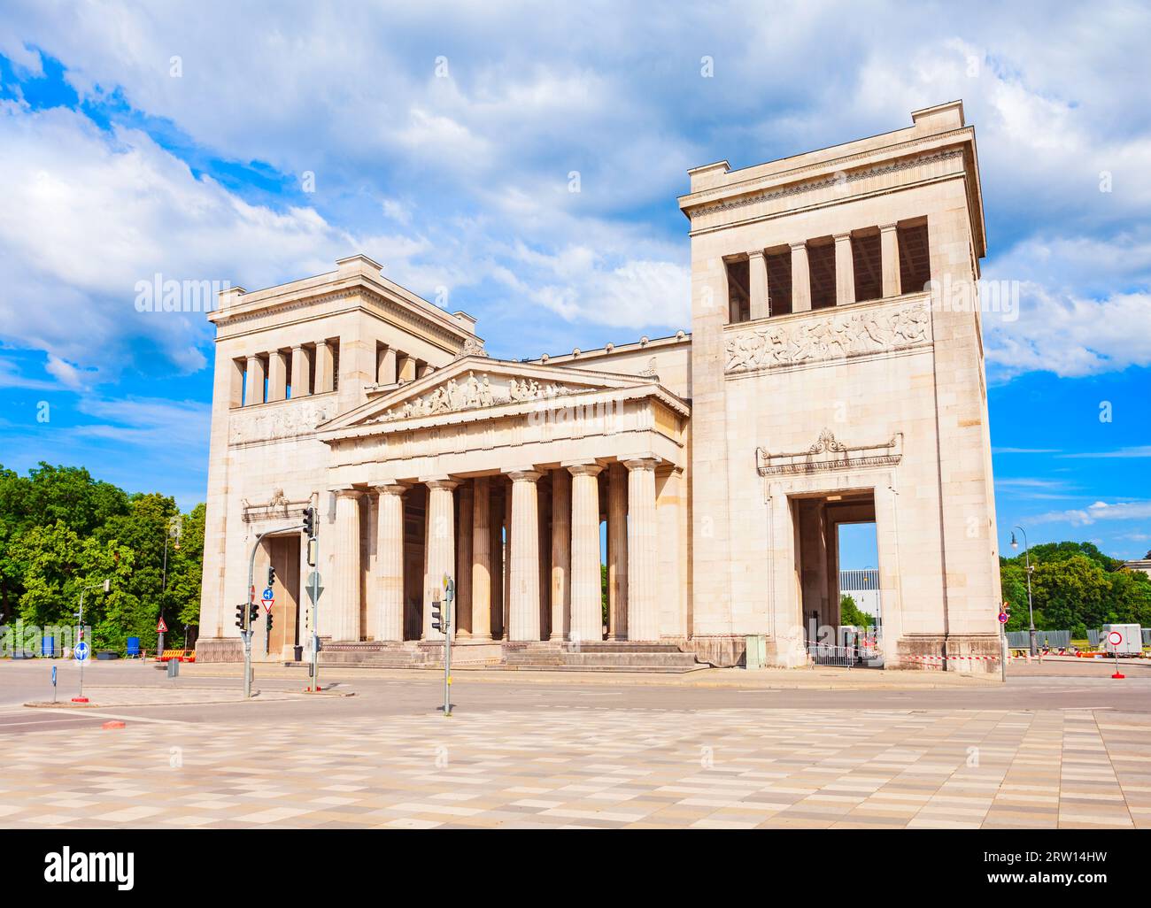 Le Propylaea est une porte d'entrée située à l'ouest de la rue Konigsplatz, dans la ville de Munich, en Allemagne Banque D'Images