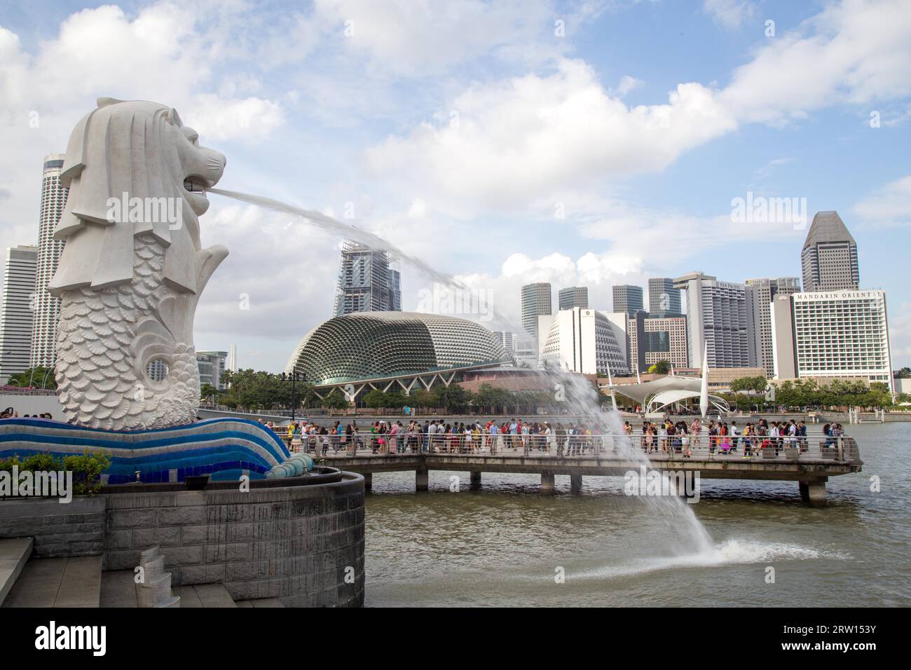 Singapour, Singapour, 31 janvier 2015 : l'emblématique statue de Merlion au bord de l'eau de Merlion Park Banque D'Images