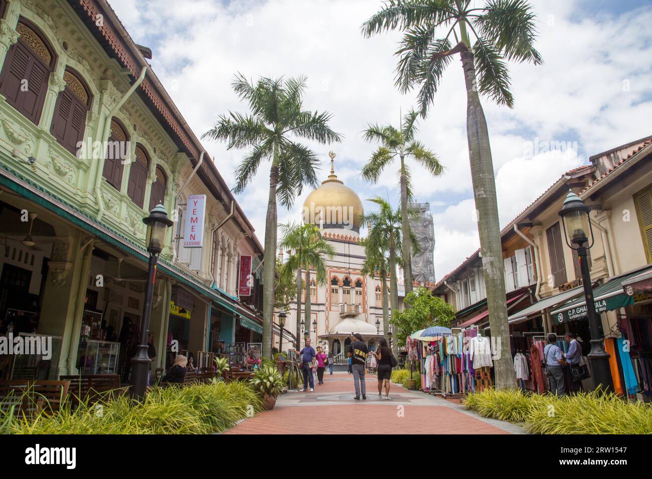 Singapour, Singapour, 31 janvier 2015 : Mosquée du Sultan et peopl dans le quartier Arab Street Banque D'Images