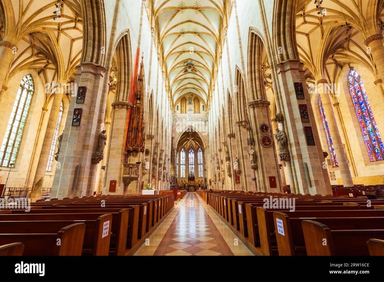 Ulm, Allemagne - 05 juillet 2021: Ulm Minster ou Ulmer Munster intérieur d'une église luthérienne située à Ulm, Allemagne. C'est actuellement la plus grande cathédrale i Banque D'Images