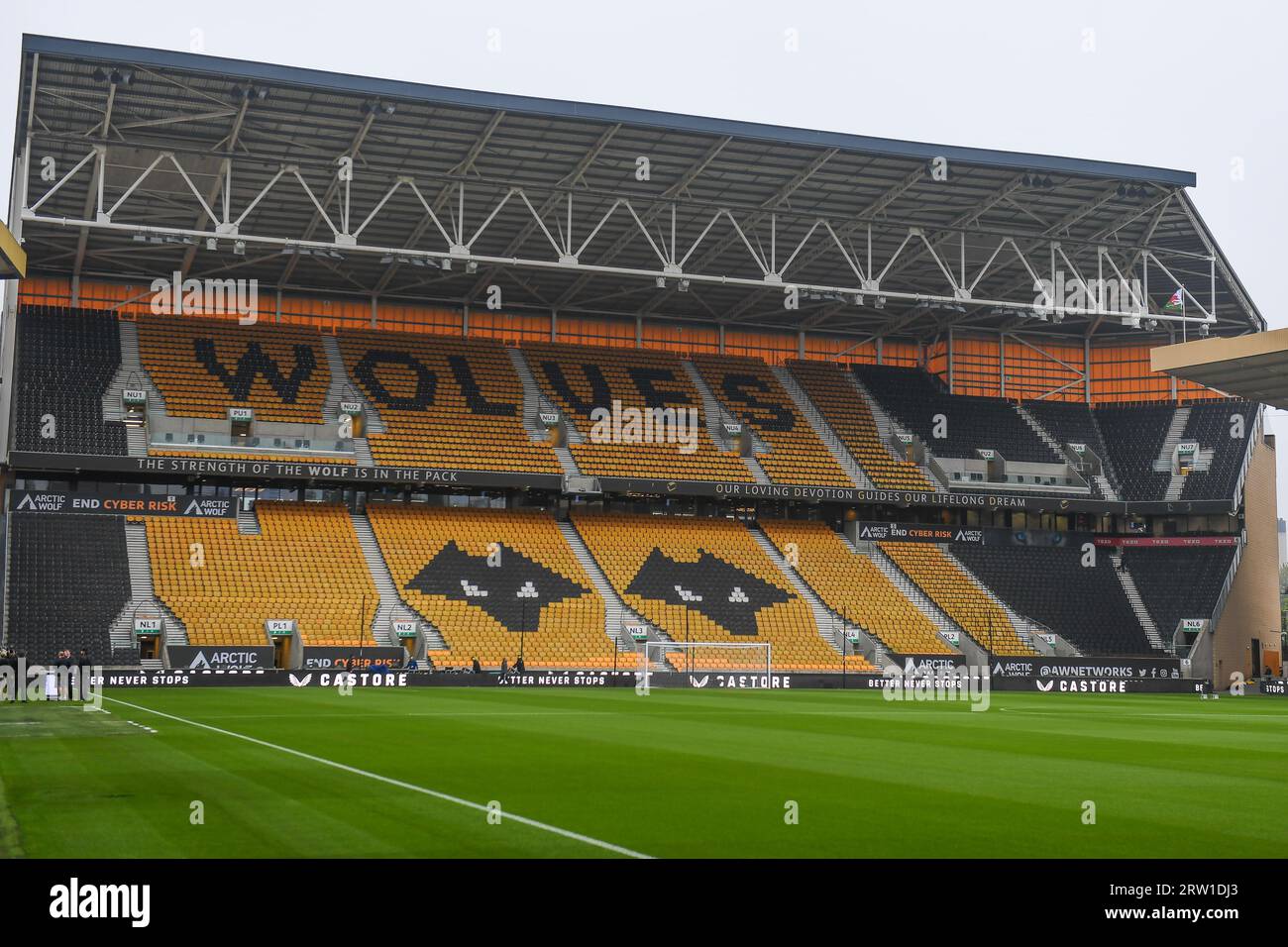 Vue générale du stade Molineux, domicile des Wolverhampton Wandererspendant le match de Premier League Wolverhampton Wanderers vs Liverpool à Molineux, Wolverhampton, Royaume-Uni, le 16 septembre 2023 (photo de Mike Jones/News Images) Banque D'Images