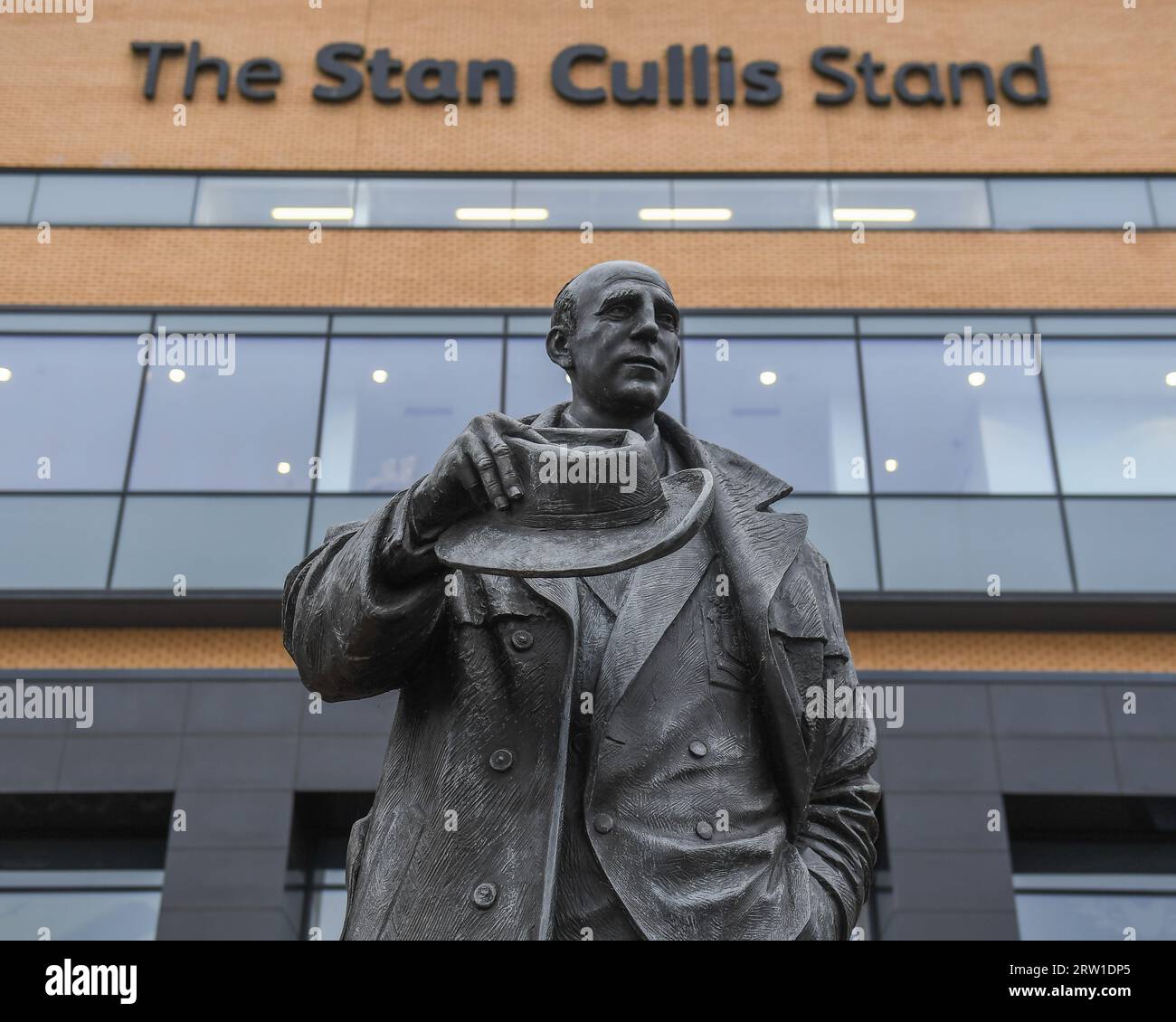 Statue de Stan Cullis avant le match de Premier League Wolverhampton Wanderers vs Liverpool à Molineux, Wolverhampton, Royaume-Uni, le 16 septembre 2023 (photo de Mike Jones/News Images) Banque D'Images