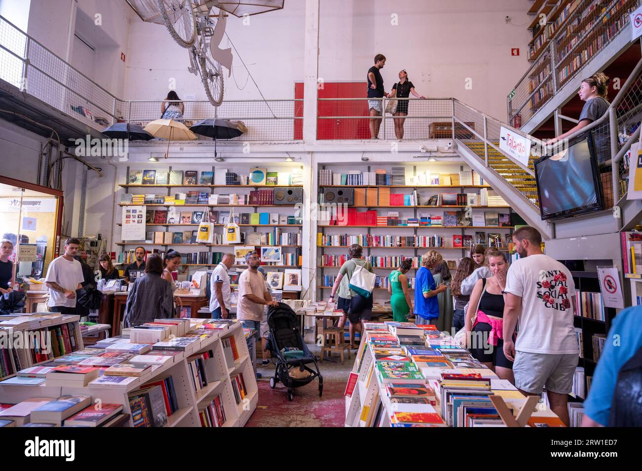 Librairie LER Devagar à l'usine LX de Lisbonne Banque D'Images