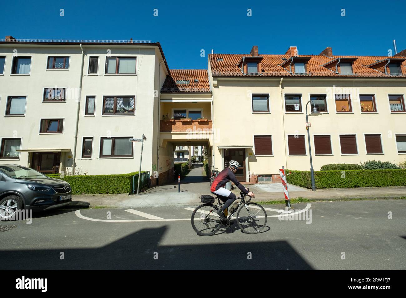 19.04.2023, Allemagne, Brême, Brême - lotissement mitoyen Euckenstrasse dans le quartier de Neustadt, probablement des années 1930 00A230419D154CAROEX.JPG [MODÈLE R Banque D'Images