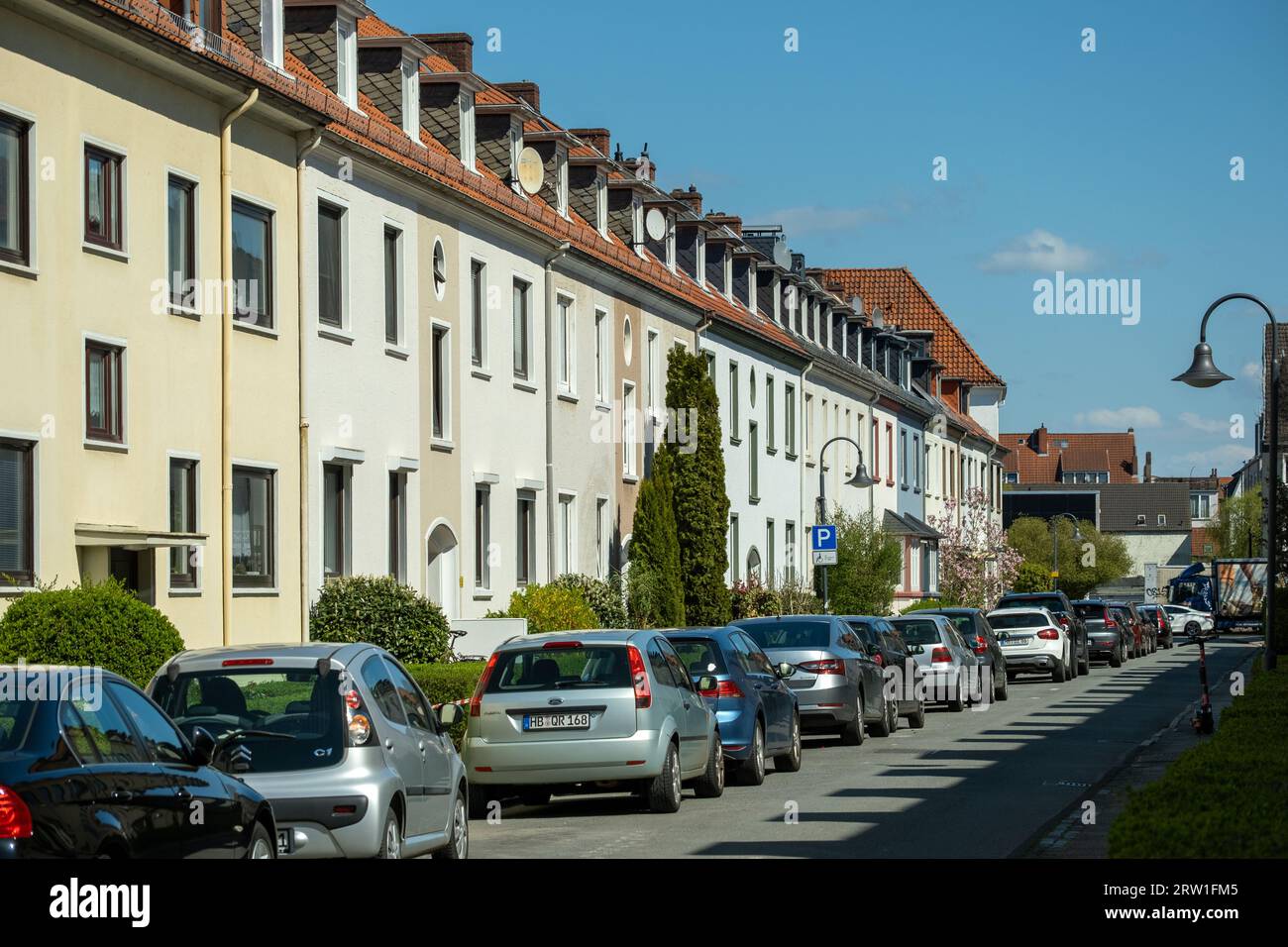 19.04.2023, Allemagne, Brême, Brême - lotissement mitoyen Euckenstrasse dans le quartier de Neustadt, probablement des années 1930 00A230419D159CAROEX.JPG [MODÈLE R Banque D'Images