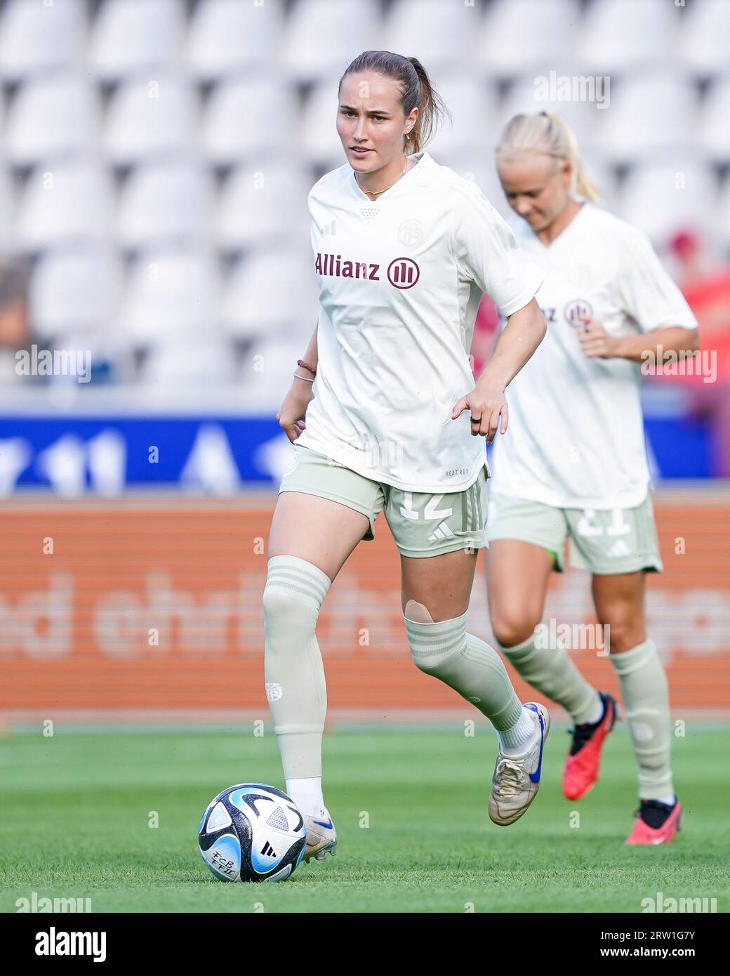 Freiburg, Allemagne. 15 septembre 2023. 15 septembre 2023, Freiburg, Allemagne : Freiburg, Allemagne, 15 septembre 2023 : Sydney Lohmann (12 Bayern Munich) lors de l'échauffement avant le match de football Google Pixel Frauen-Bundesliga entre le SC Freiburg et le FC Bayern Munich au Dreisamstadion à Fribourg, Allemagne. (Crédit image : © Daniela Porcelli/Sport Press photo via crédit : Zuma Press/Alamy Live News Banque D'Images