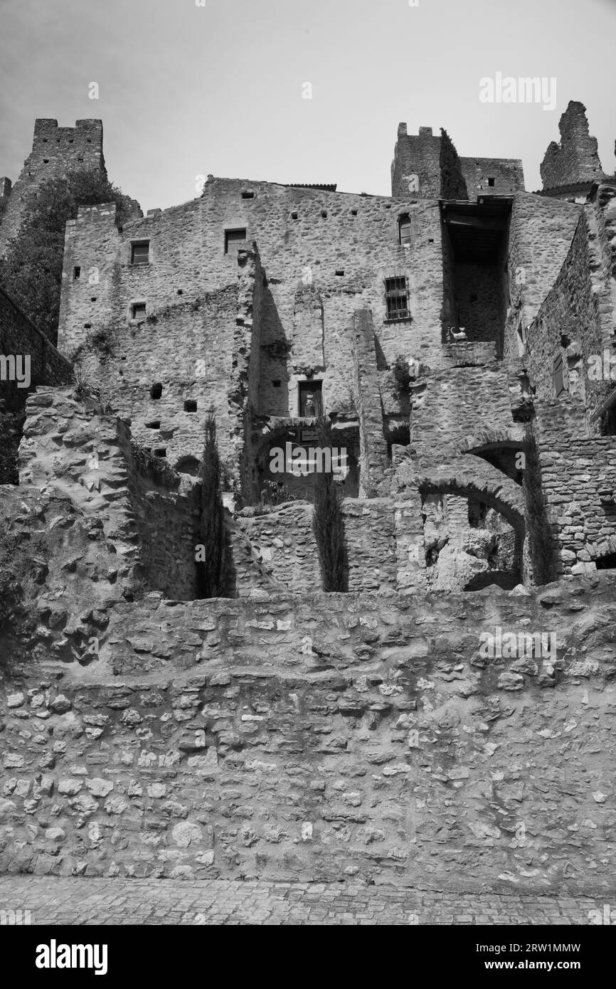 Les maisons et les murs des plus beaux vieux villages français : Saint-Montan. Banque D'Images