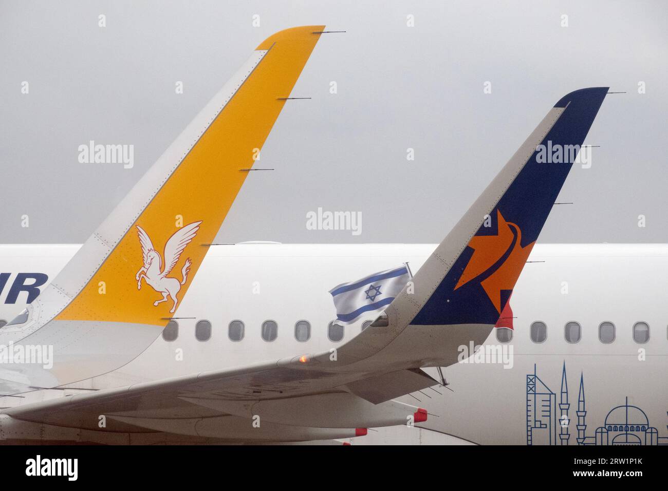 21.03.2023, Allemagne, Brandebourg, Schoenefeld - Winglets de Pegasus Airlines et Israir Aircraft. 00S230321D259CAROEX.JPG [AUTORISATION DU MODÈLE : NON APPLICABLE Banque D'Images