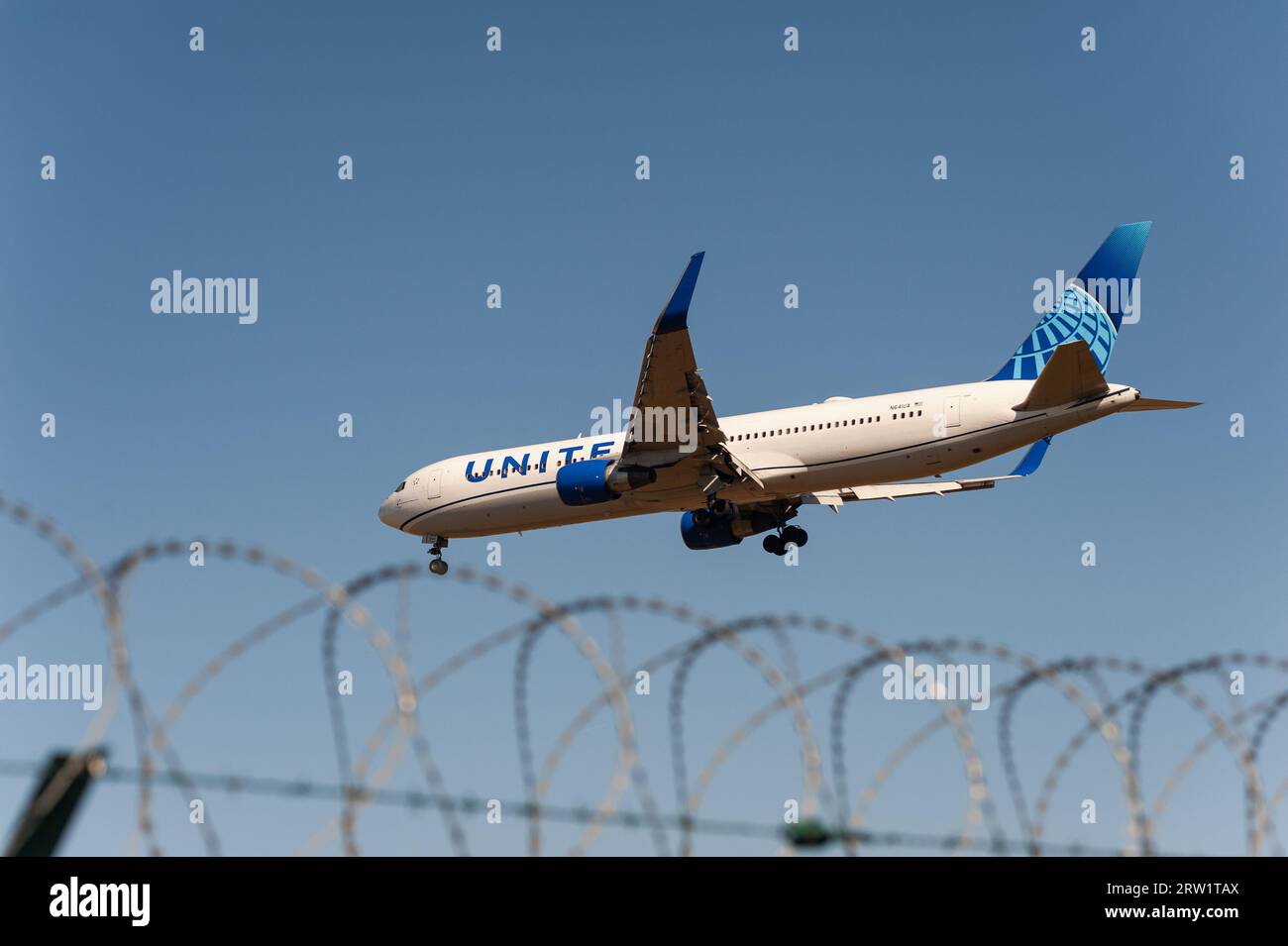 18.06.2022, Allemagne, Berlin, Berlin - Europe - Un Boeing 767-300ER de United Airlines avec l'enregistrement N641UA sur Approach to Berlin BR Banque D'Images