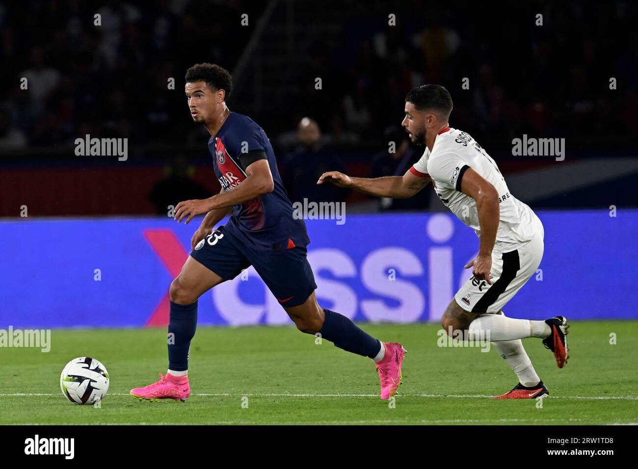 Paris, France. 15 septembre 2023. Julien Mattia/le Pictorium - PSG - OGC Nice - 15/09/2023 - France/Ile-de-France (région)/Paris - Warren Zaïre-Emery lors du 5e Journee de ligue 1 Ubereats, entre le PSG et l'OGC Nice au Parc des Princes, le 15 septembre 2023 crédit : LE PICTORIUM/Alamy Live News Banque D'Images