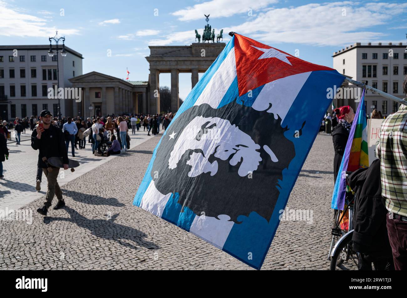 Drapeau Cuba Che Guevara 20x30 Cm – Polyester Résistant, Prêt à Hisser, Fabrication Allemande