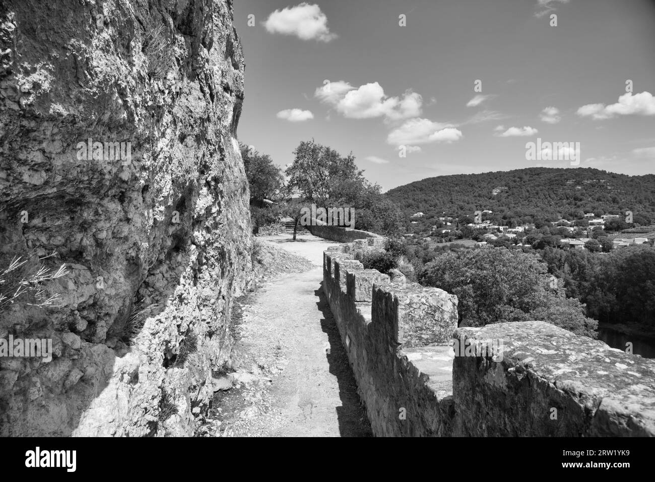 sur le chemin de la forteresse d'aigèuze Banque D'Images