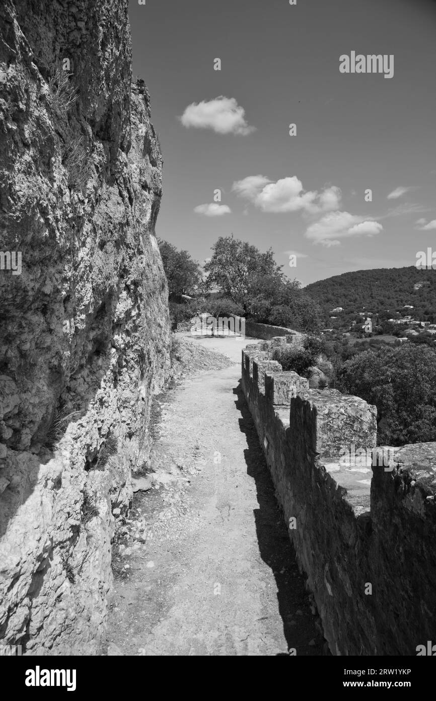 sur le chemin de la forteresse d'aigèuze Banque D'Images