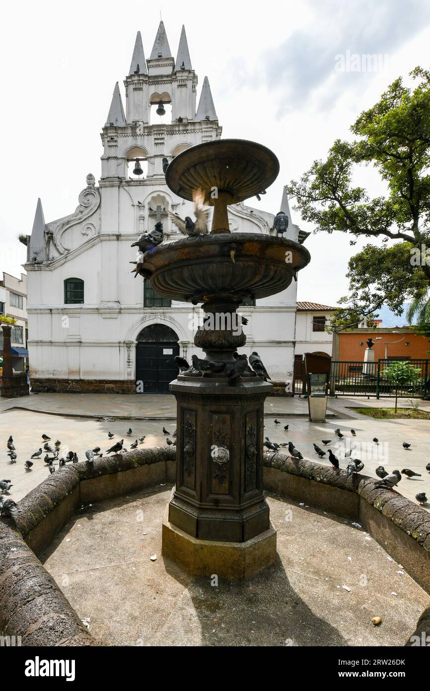 Église de la Veracruz et seule église de style colonial à Medellin, en Colombie. Construit en 1682 a été déclaré Patrimoine culturel de la Nation. Banque D'Images