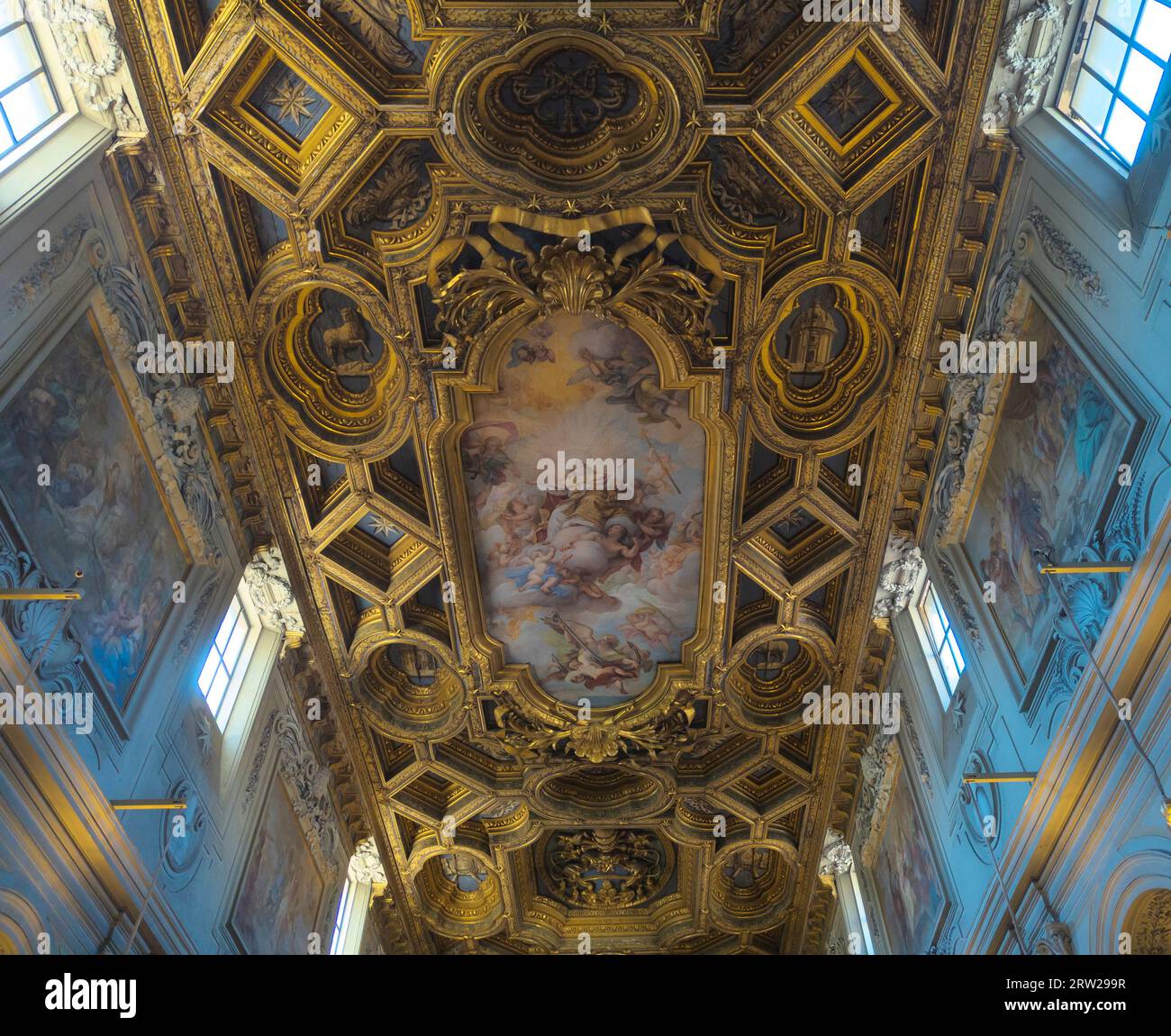 Plafond à l'intérieur de la Basilique de San Clemente al Laterano, Celio, Rome, Italie Banque D'Images