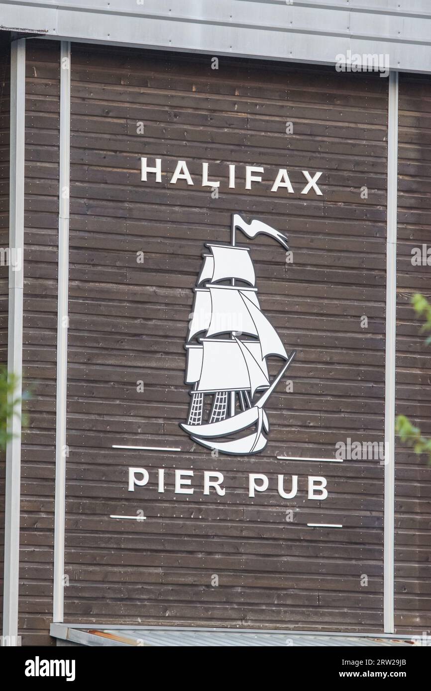 Halifax Pier Pub Bar et bannière de restaurant au Waterfront, Halifax célèbre pour son patio extérieur avec vue sur le front de mer. HALIFAX, NOUVELLE-ÉCOSSE, CANADA Banque D'Images