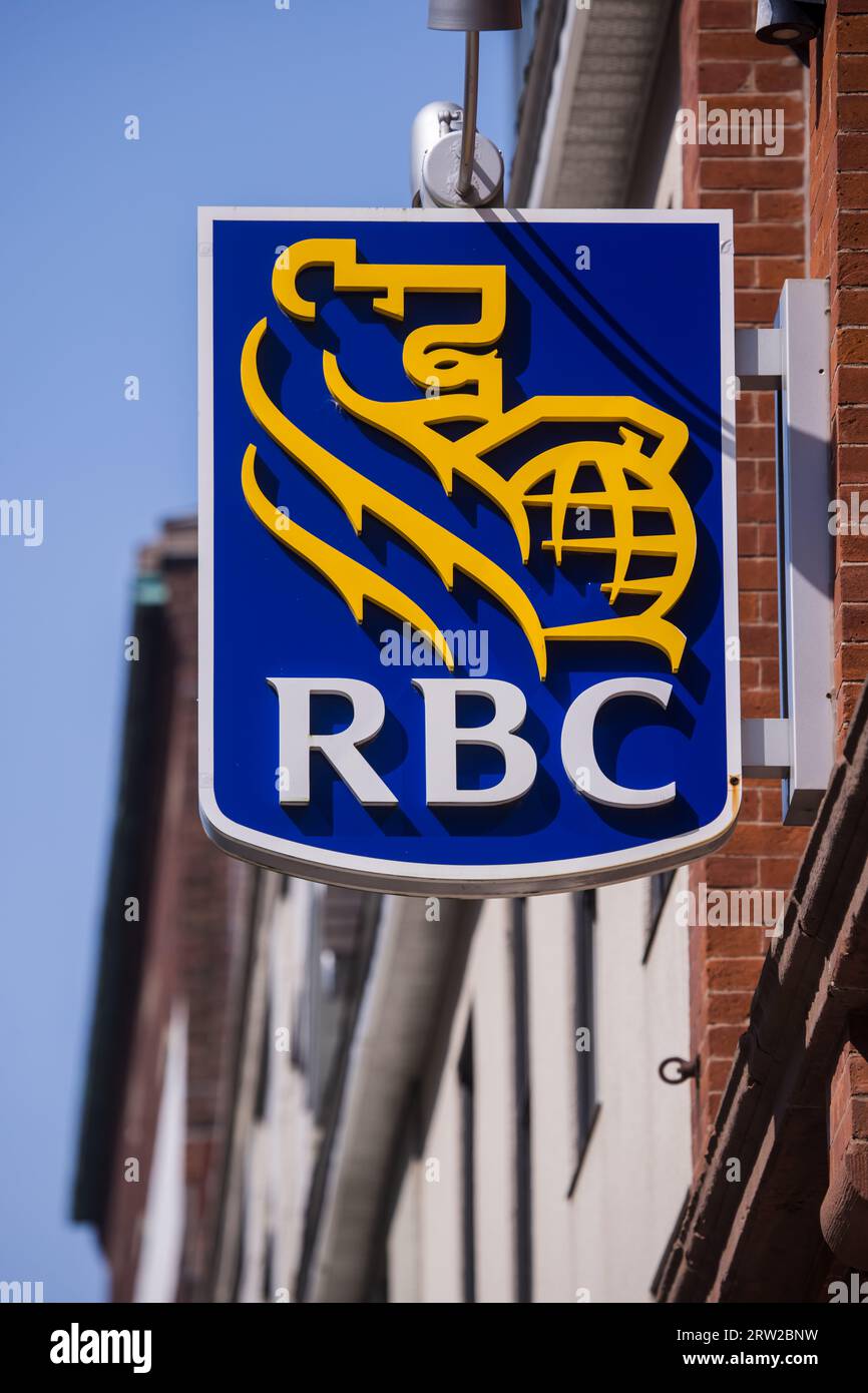 Bannière de la Banque RBC au centre-ville de Halifax. La Banque Royale du Canada est une importante multinationale canadienne de services bancaires et financiers. HALIFAX, N.-É Banque D'Images
