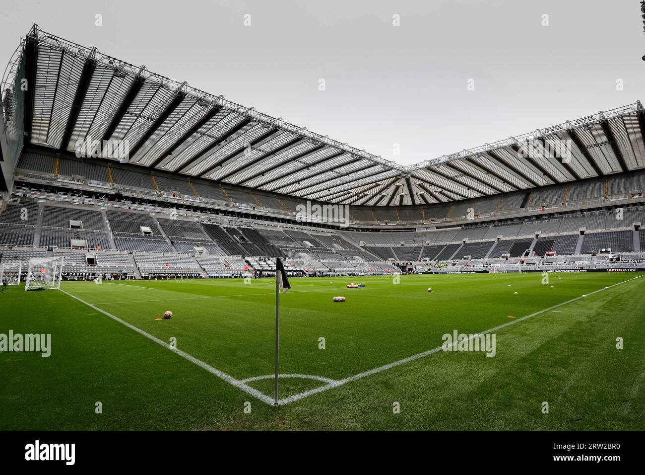 Newcastle, Royaume-Uni. 16 septembre 2023. 16 septembre 2023 ; St James' Park, Newcastle, Angleterre ; Premier League football, Newcastle United versus Brentford ; Milburn Stand et North Stand vus du coin sud-est de St. James' Park Credit : action plus Sports Images/Alamy Live News Banque D'Images